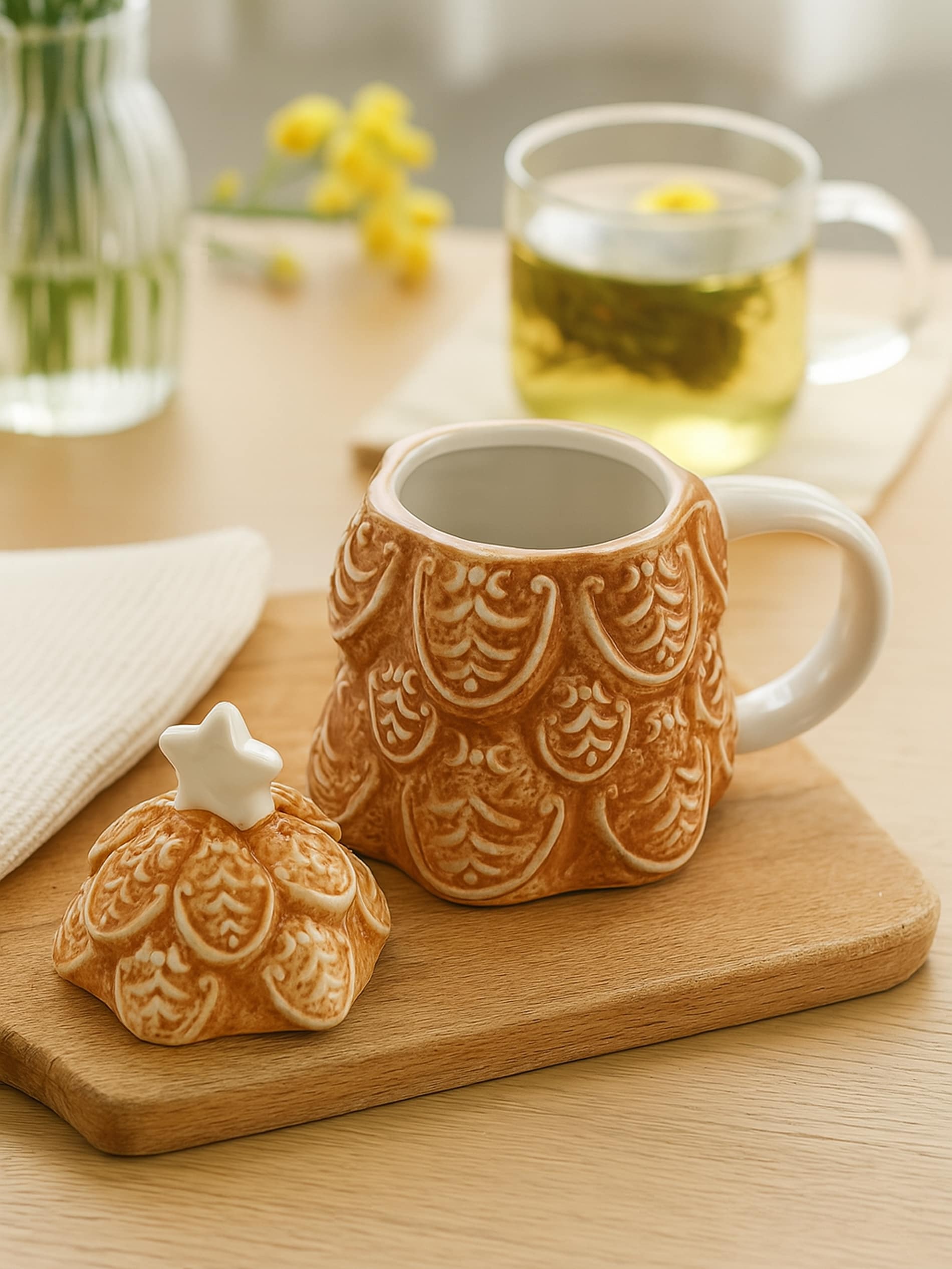 Sinsay - Κεραμική κούπα Χριστουγέννων σε σχήμα χριστουγεννιάτικου δέντρου με καπάκι - πολυχρωμο φωτογραφία