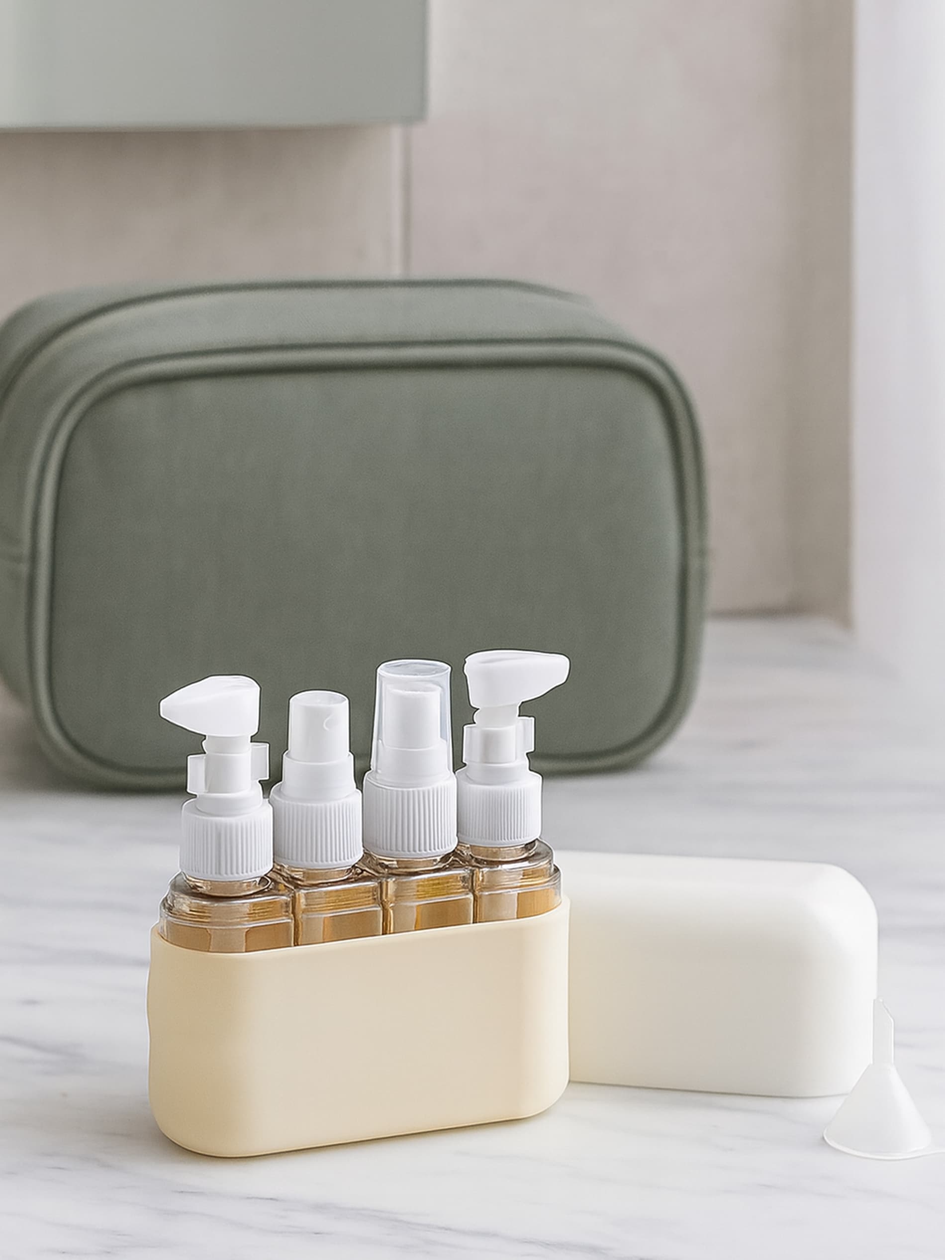 Sinsay - Σετ ταξιδιωτικών μπουκαλιών - κρεμ φωτογραφία