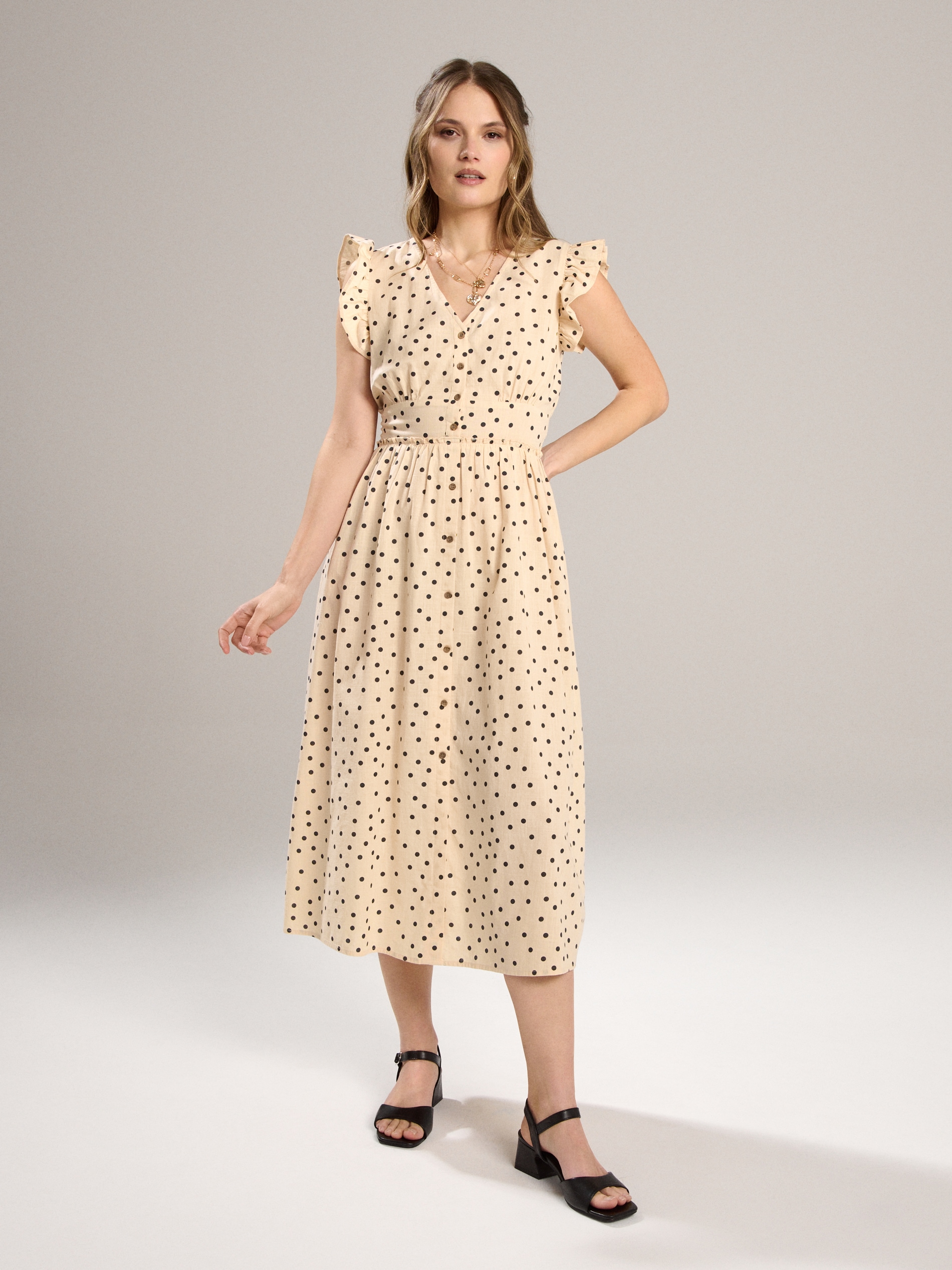 Sinsay - Bawełniana sukienka midi w groszki z falbankami - wielobarwny