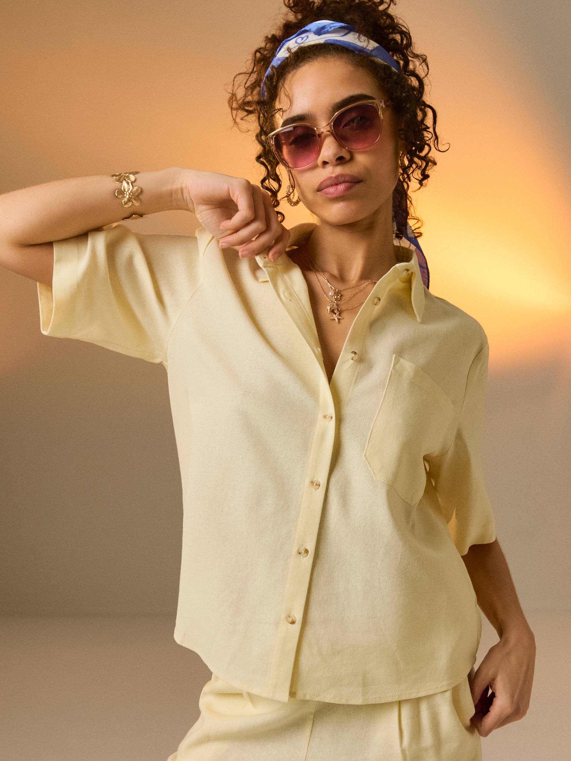 Sinsay - Wiskozowa koszula z krótkim rękawem z domieszką lnu - żółty