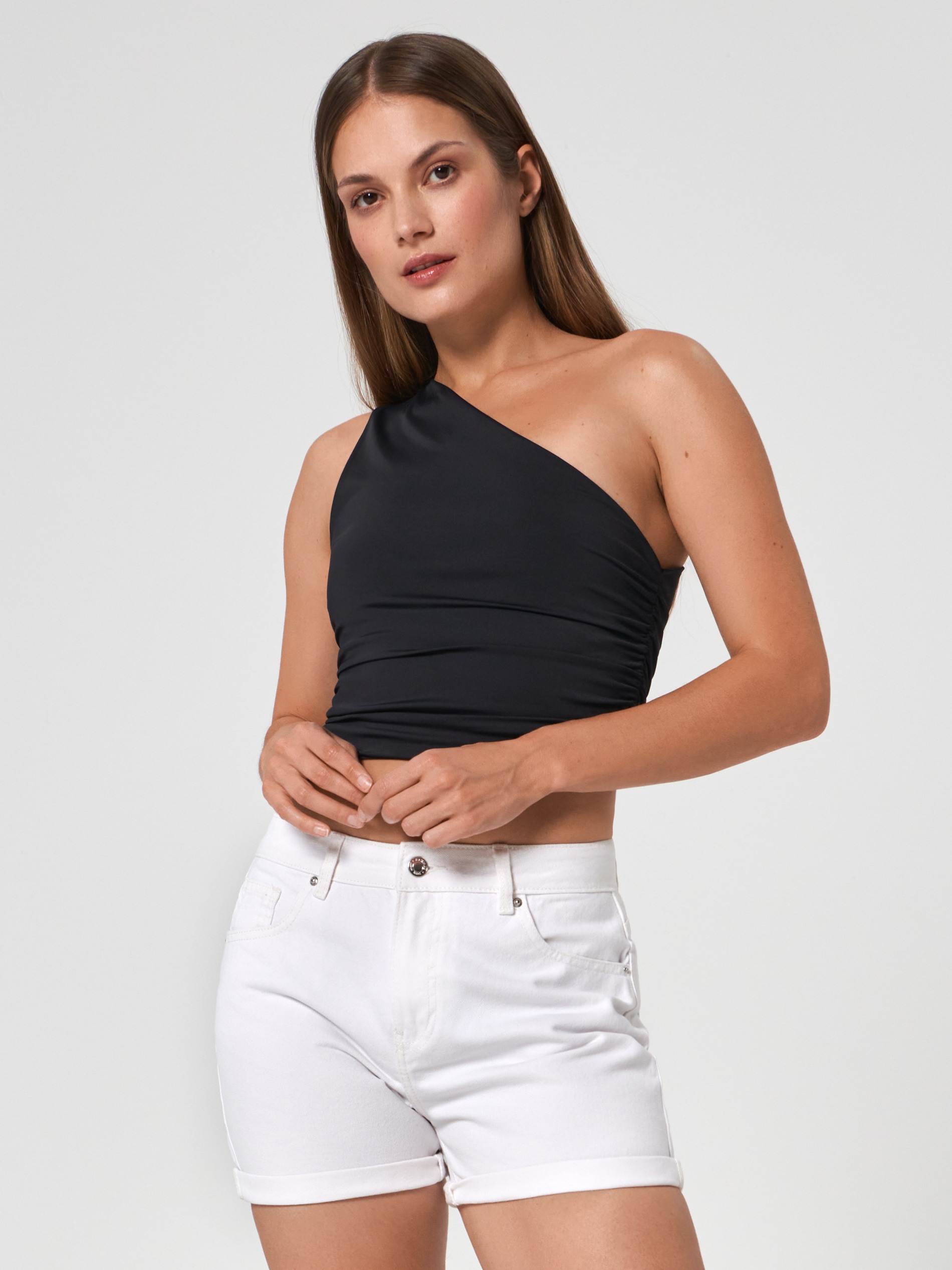 Sinsay - Szorty jeansowe mom high waist - biały