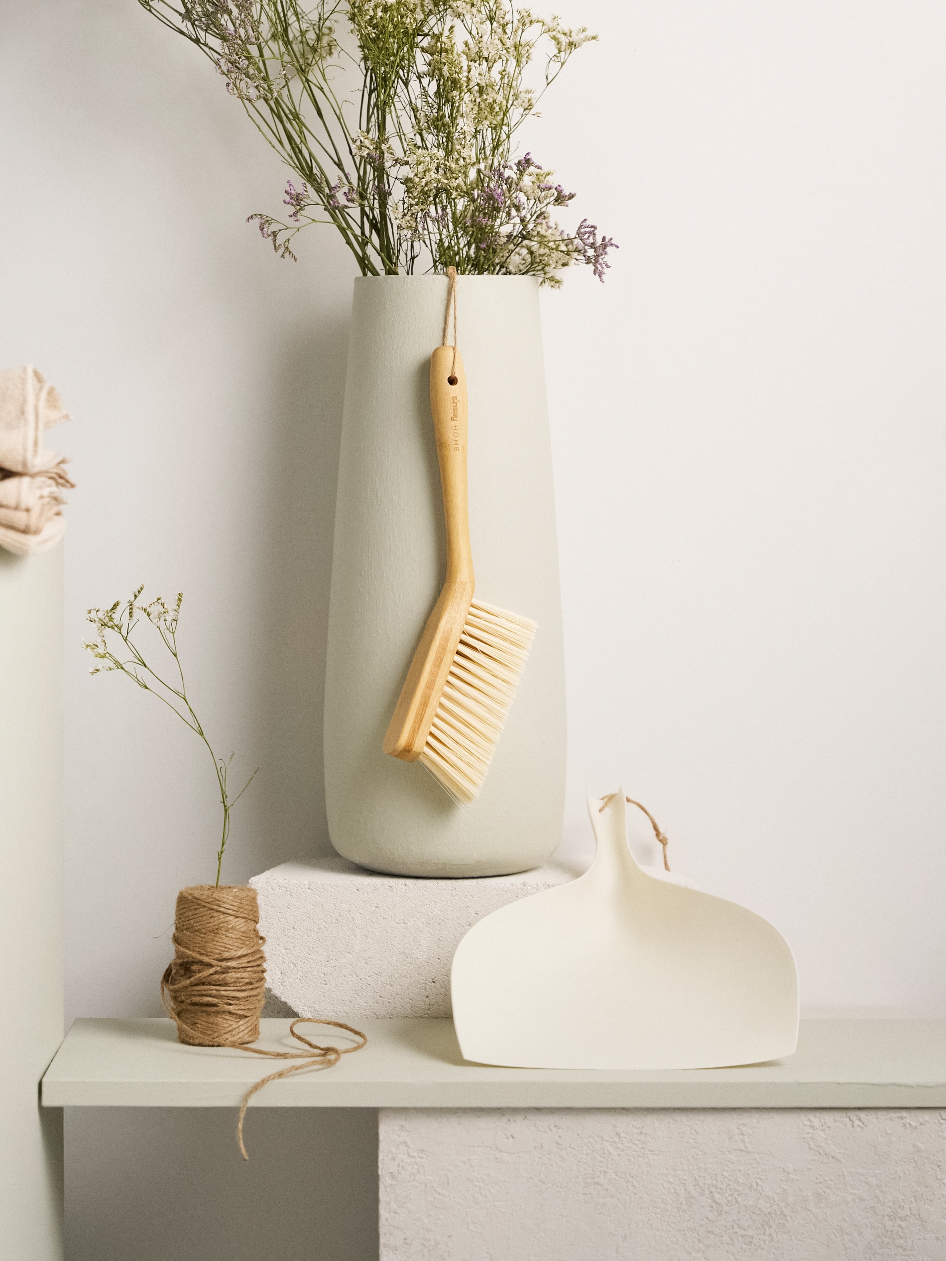 Sinsay - Σετ με ξεσκονόπανο και βούρτσα - κρεμ φωτογραφία