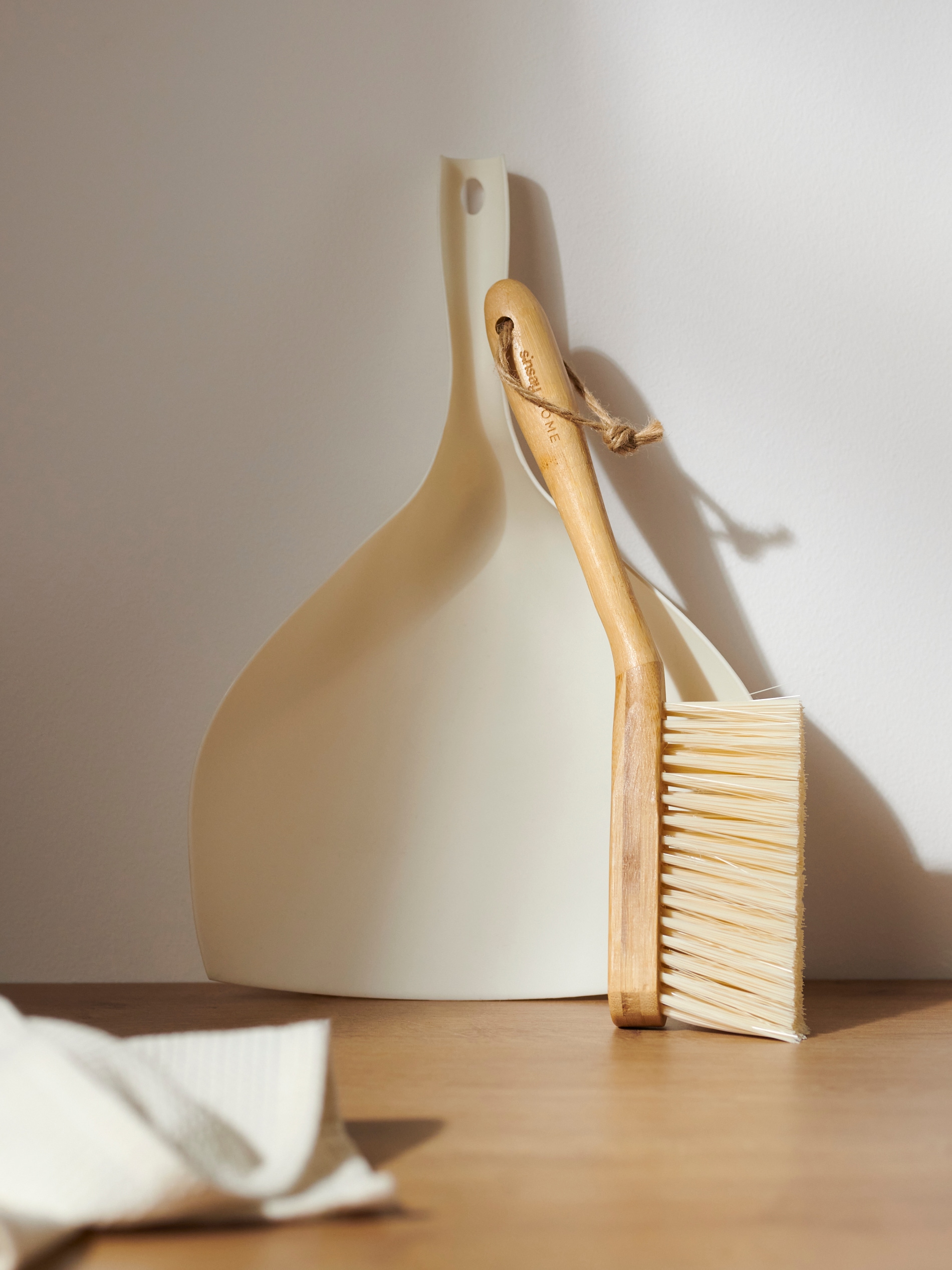 Sinsay - Σετ με ξεσκονόπανο και βούρτσα - κρεμ φωτογραφία