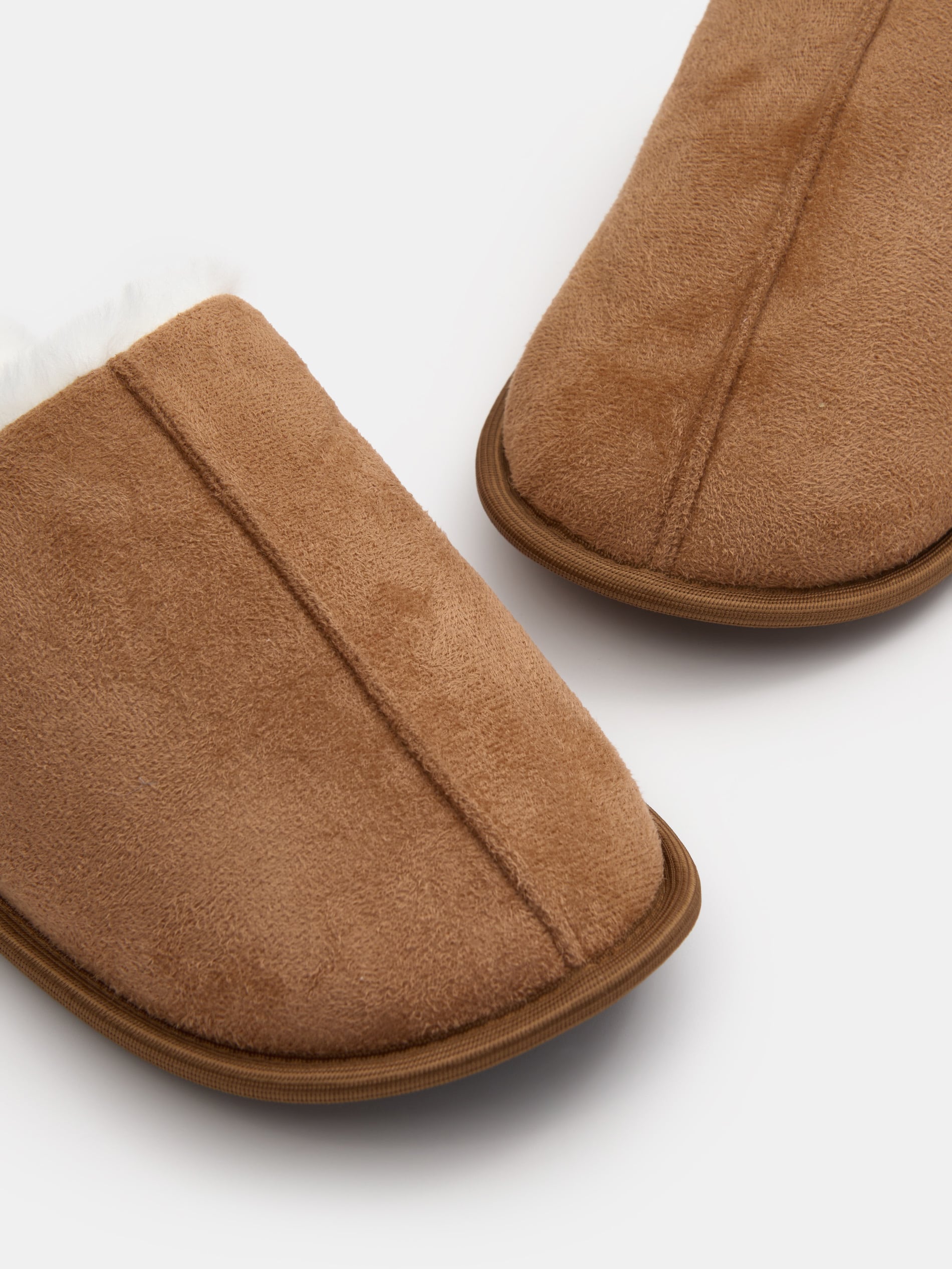 Sinsay - Παντόφλες με συνθετική γούνα - μπεζ φωτογραφία