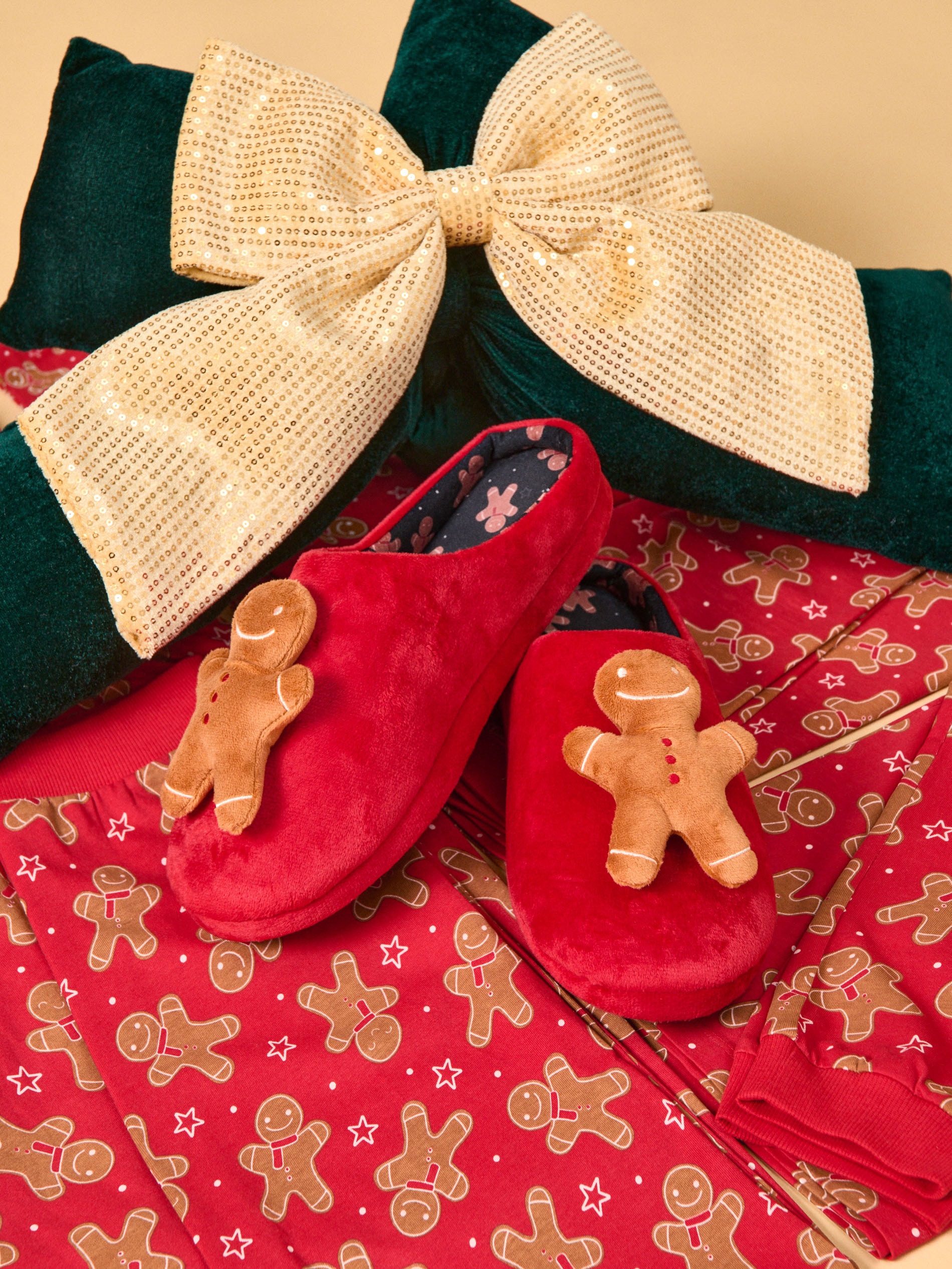 Sinsay - Παντόφλες με γιορτινό θέμα - πολυχρωμο φωτογραφία