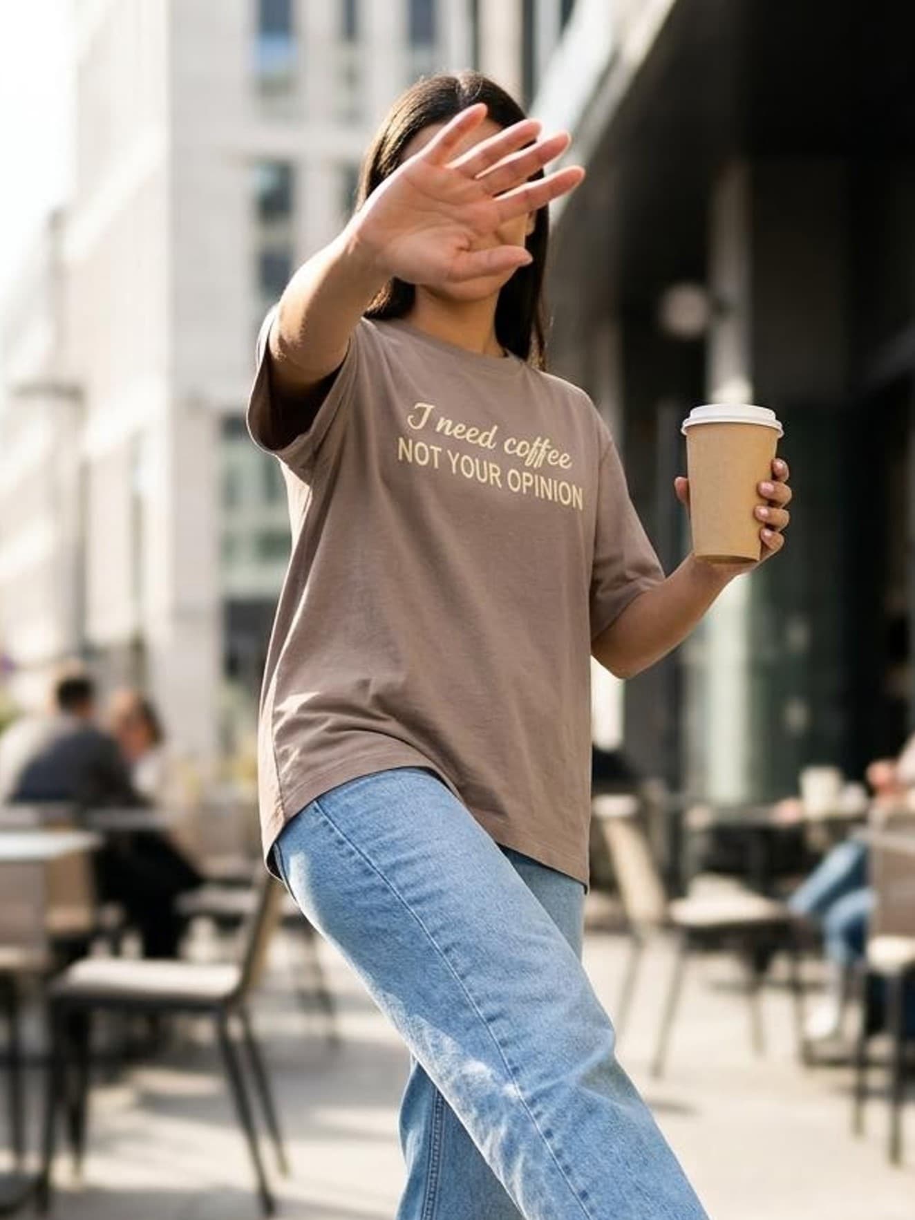 Sinsay - Bawełniana koszulka z napisem - brązowy