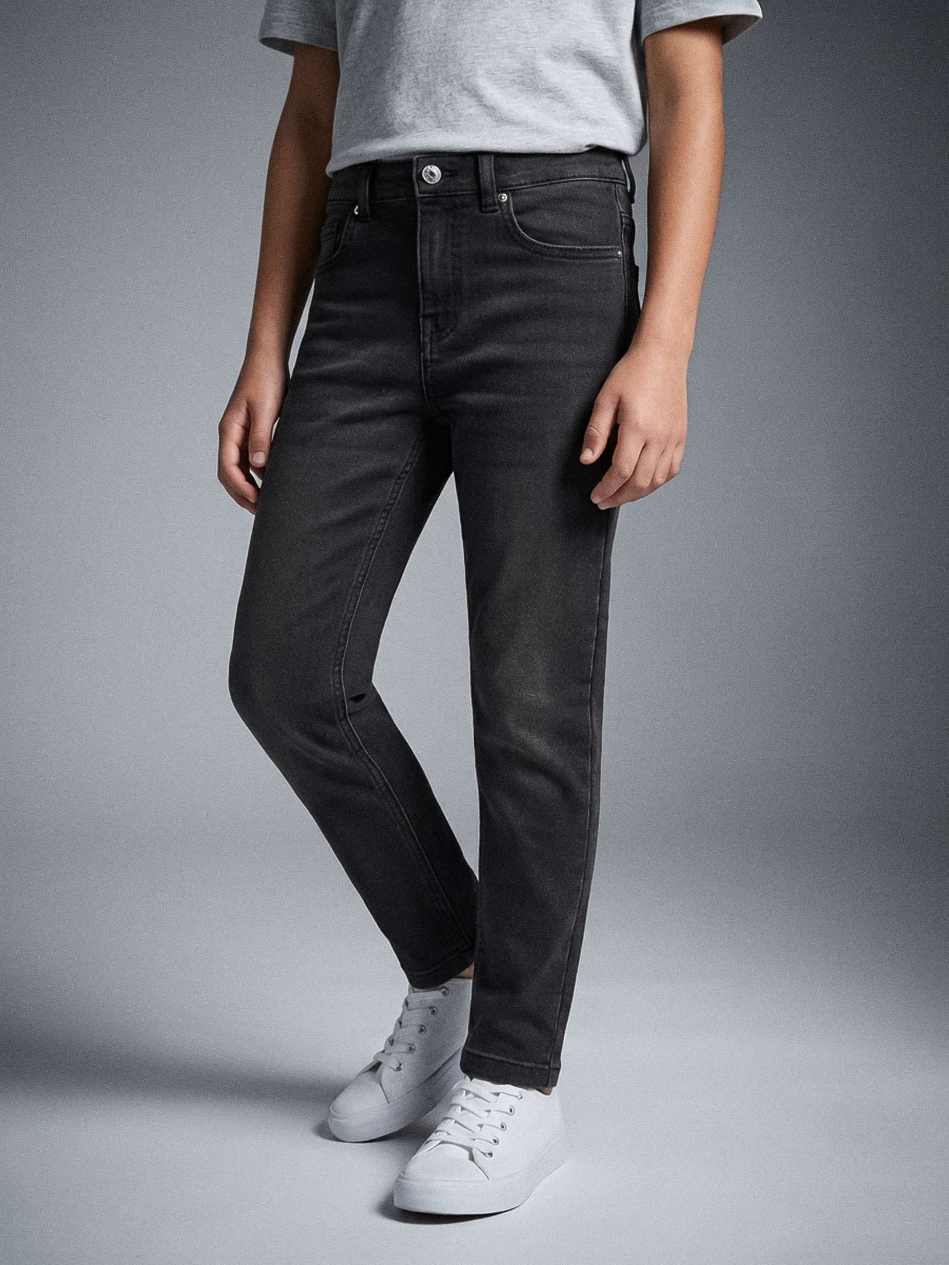 Sinsay - Jeansy slim z efektem sprania - czarny