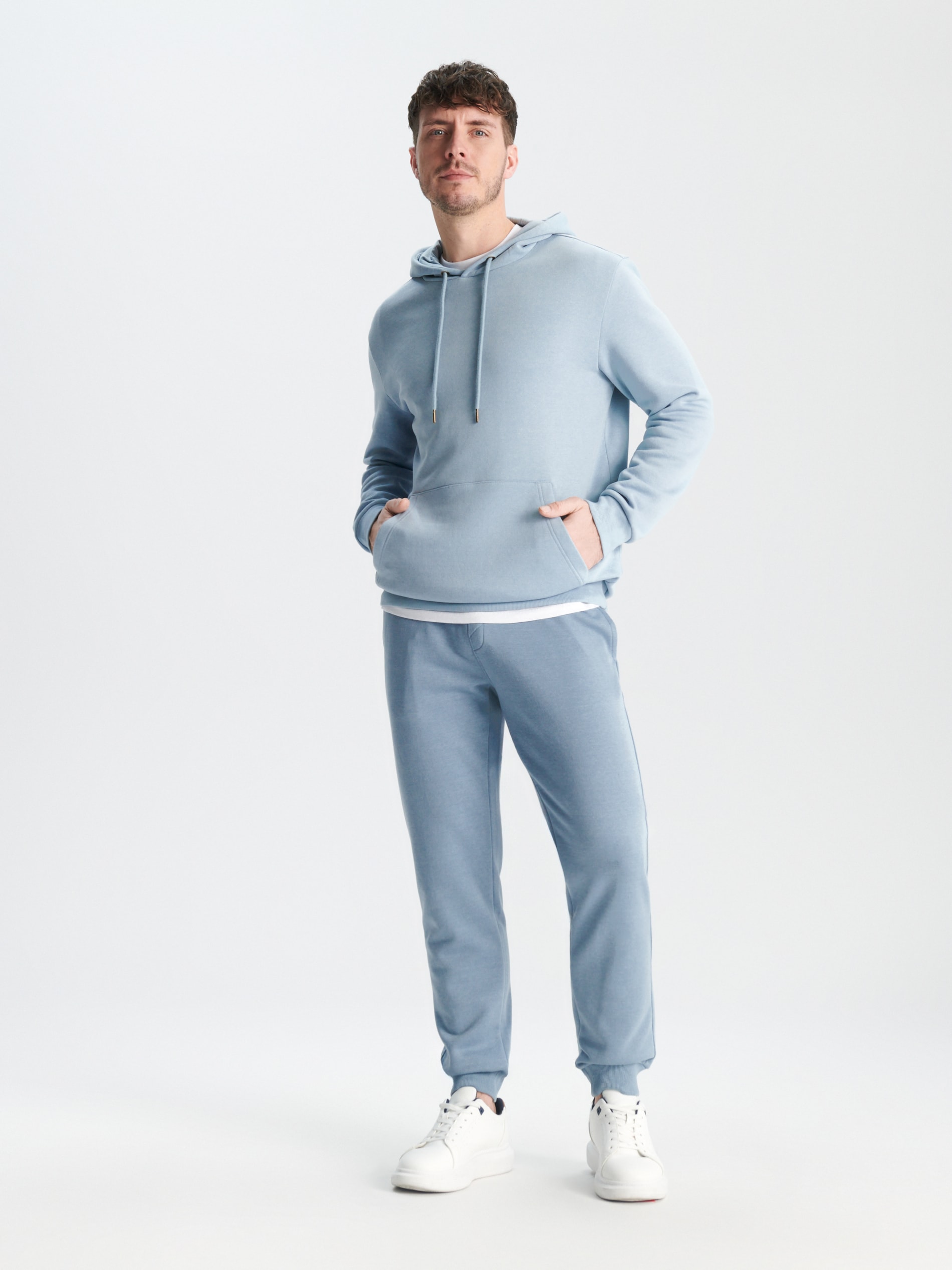 Sinsay - Spodnie dresowe jogger - błękitny