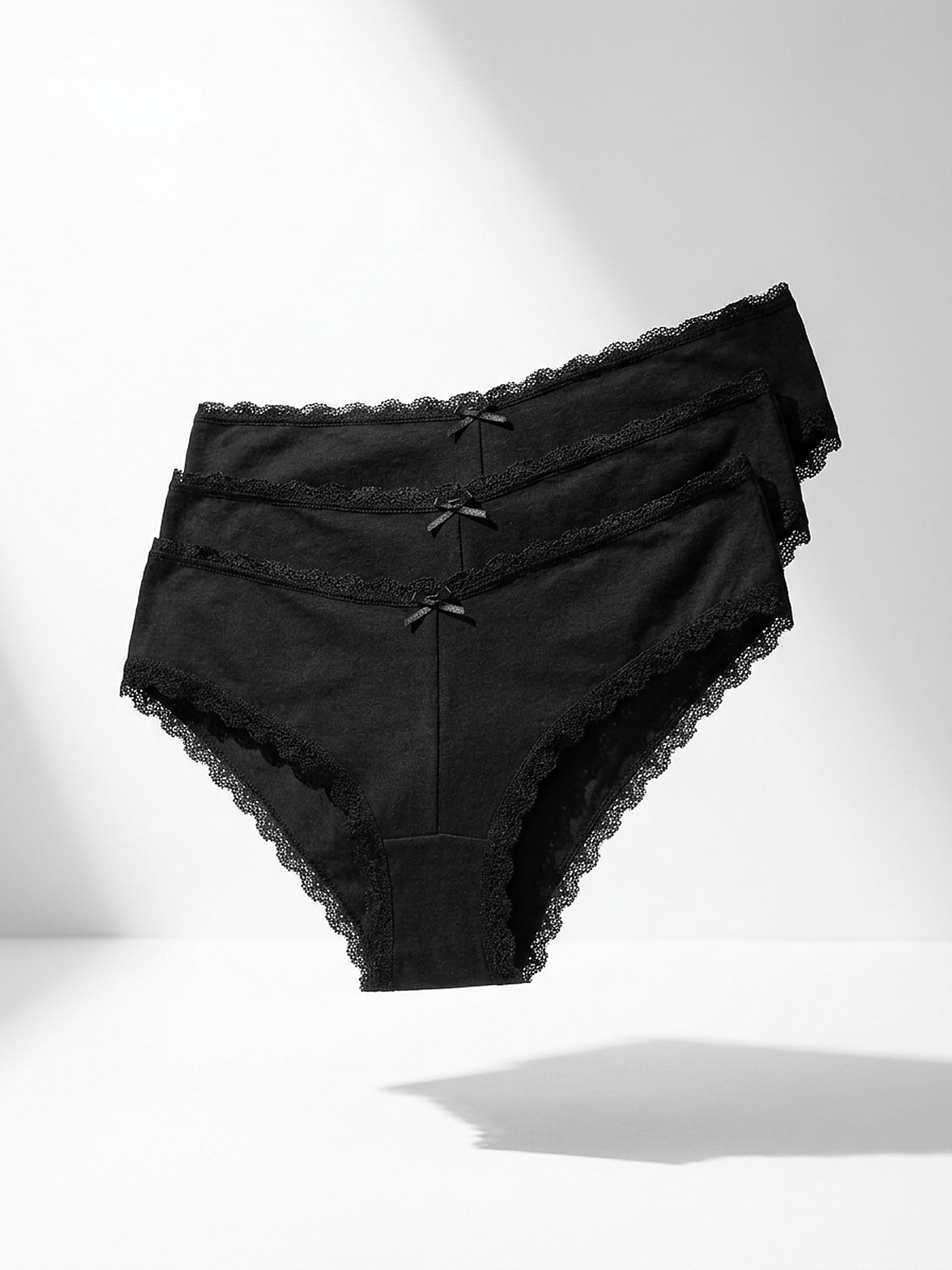 Sinsay - Bawełniane majtki brazilian z koronką i kokardką 3 pack - wielobarwny