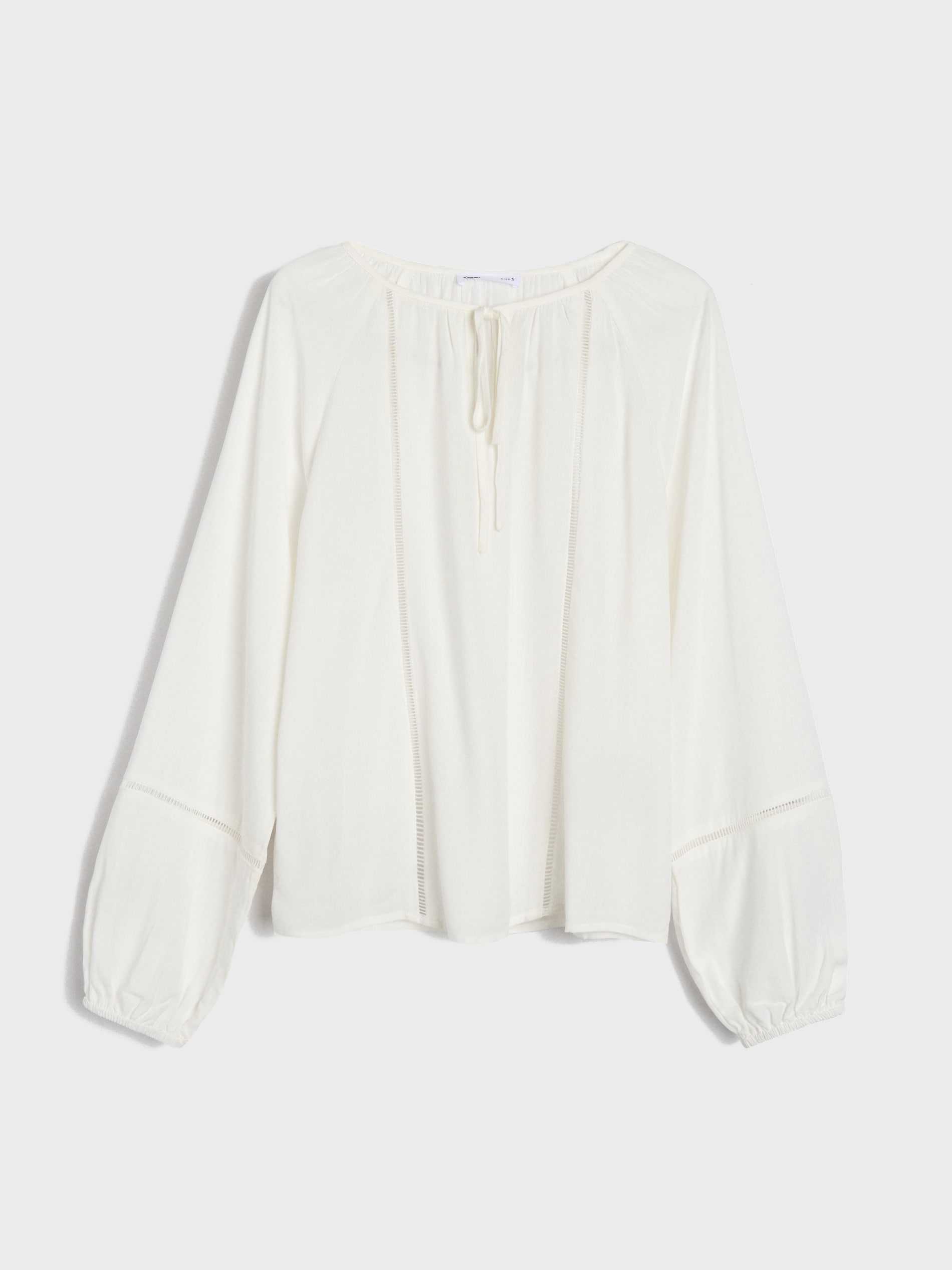 Sinsay - Wiskozowa bluzka z ażurowymi wstawkami - kremowy