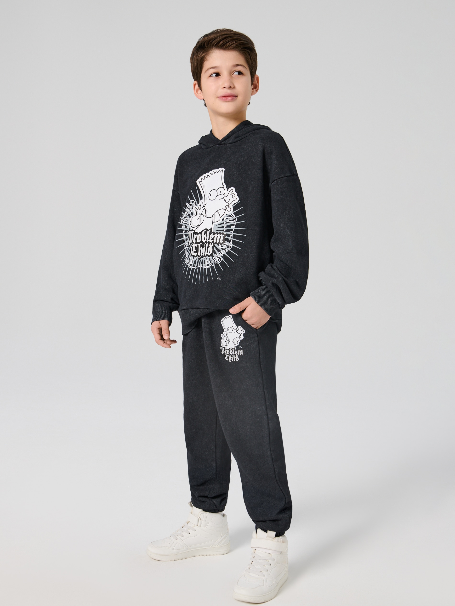 Sinsay - Spodnie z efektem sprania The Simpsons - czarny