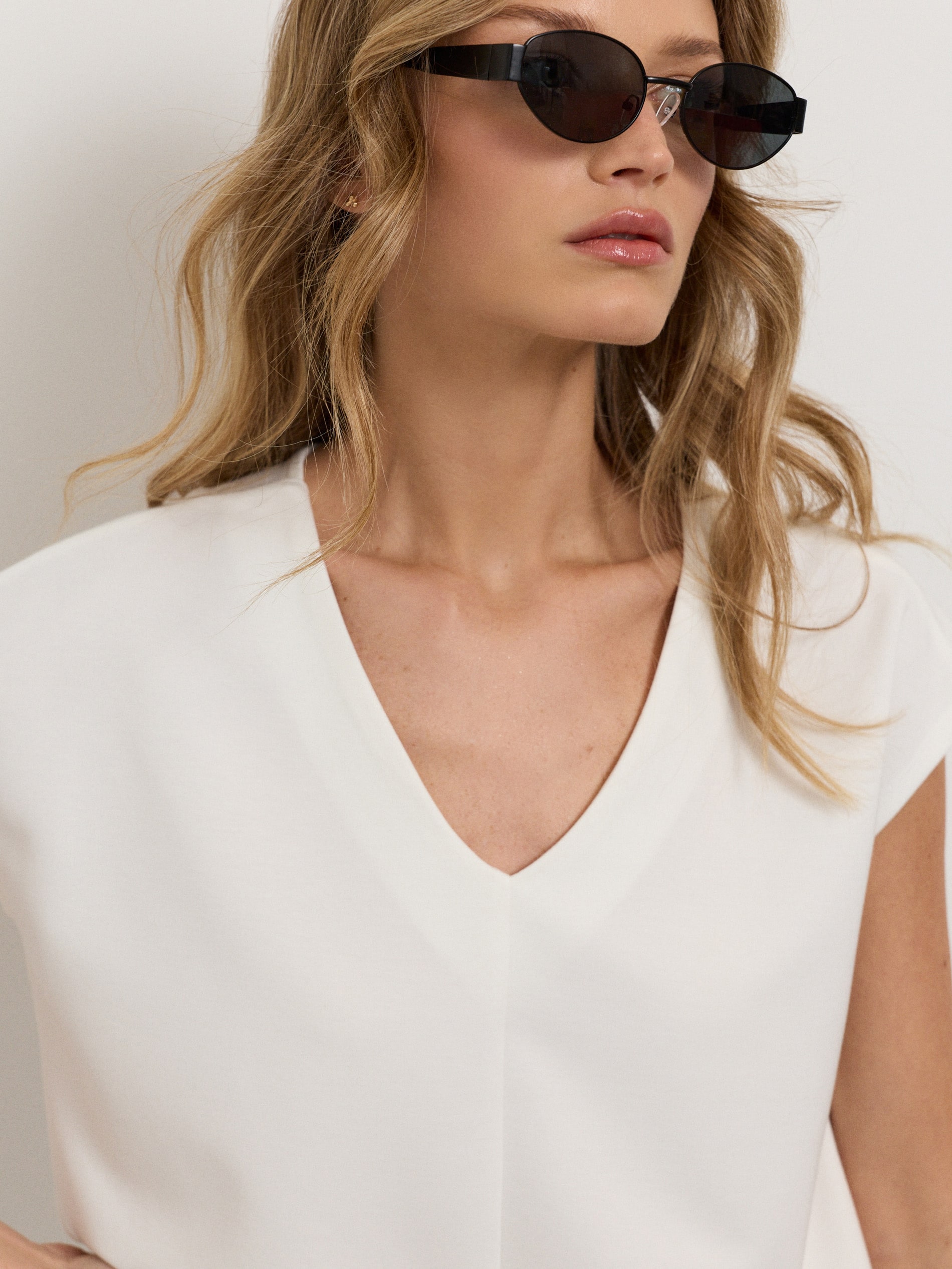 Sinsay - Bluza bez rękawów soft touch - kremowy