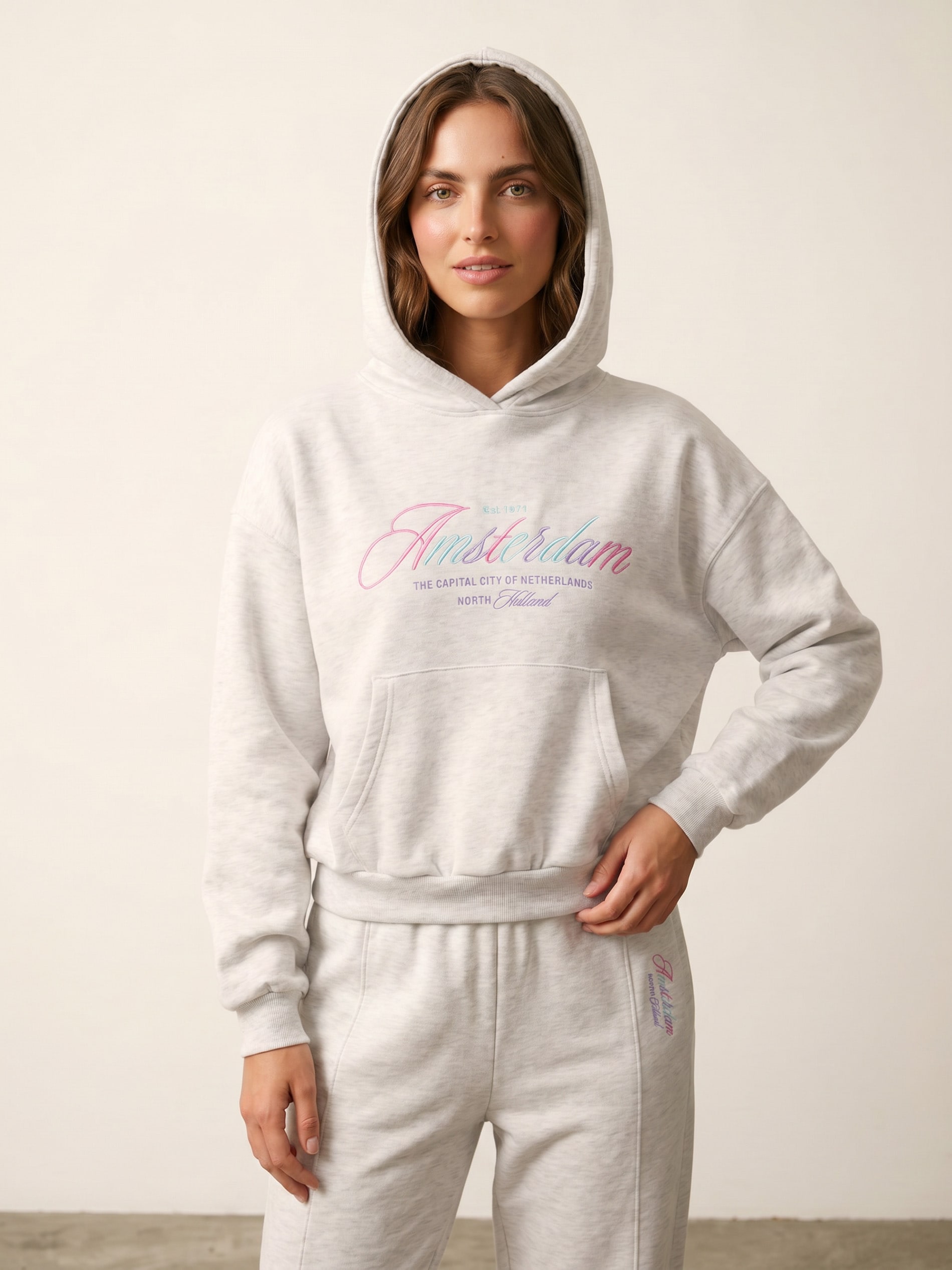 Sinsay - Bluza hoodie z haftowanym napisem - szary