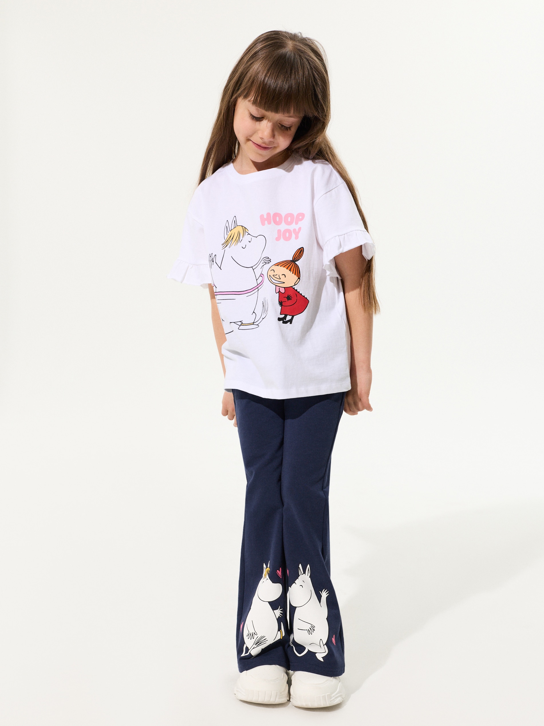 Sinsay - Bawełniane spodnie flare z nadrukiem Moomin - granatowy