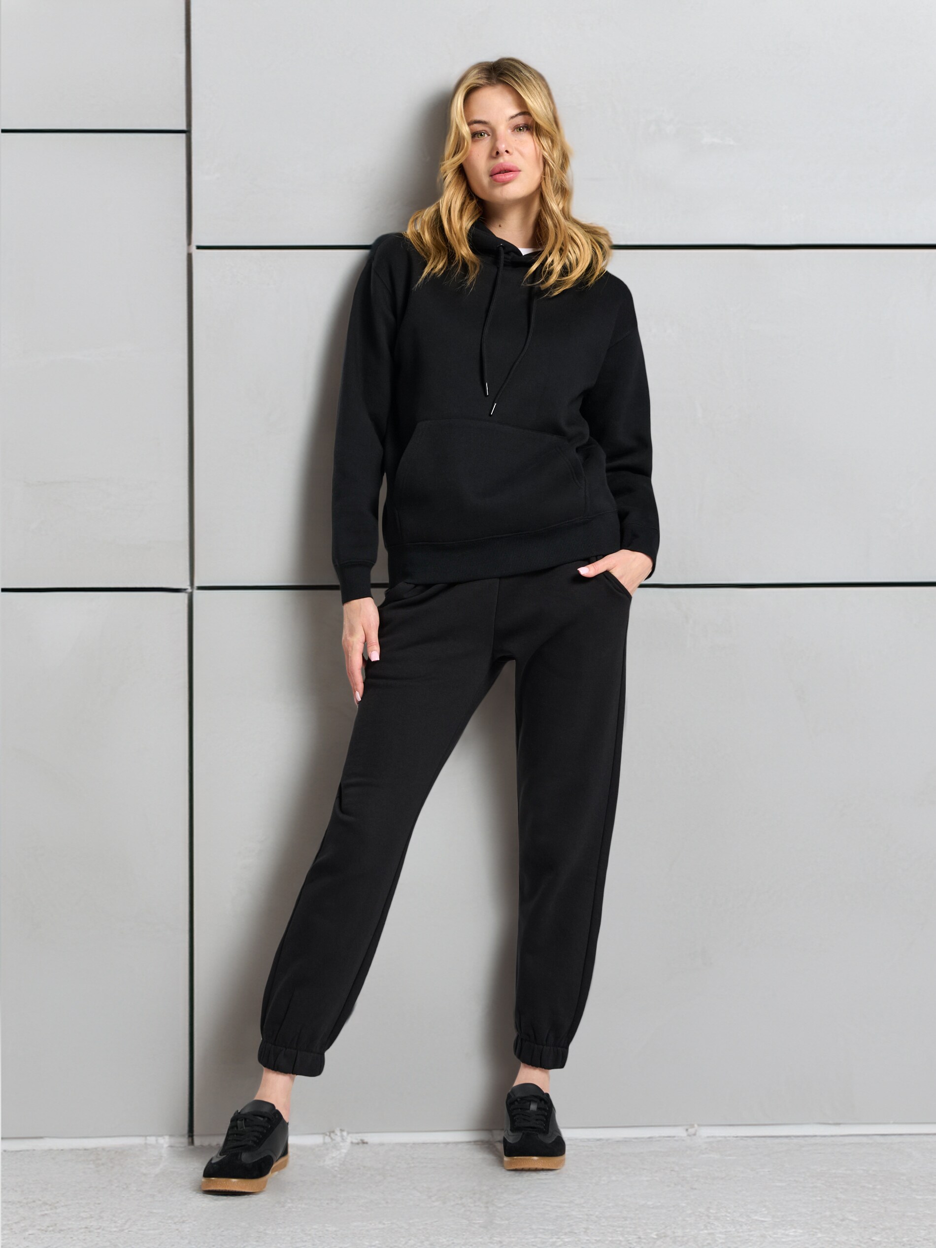 Sinsay - Παντελόνι φόρμας - μαυρο φωτογραφία