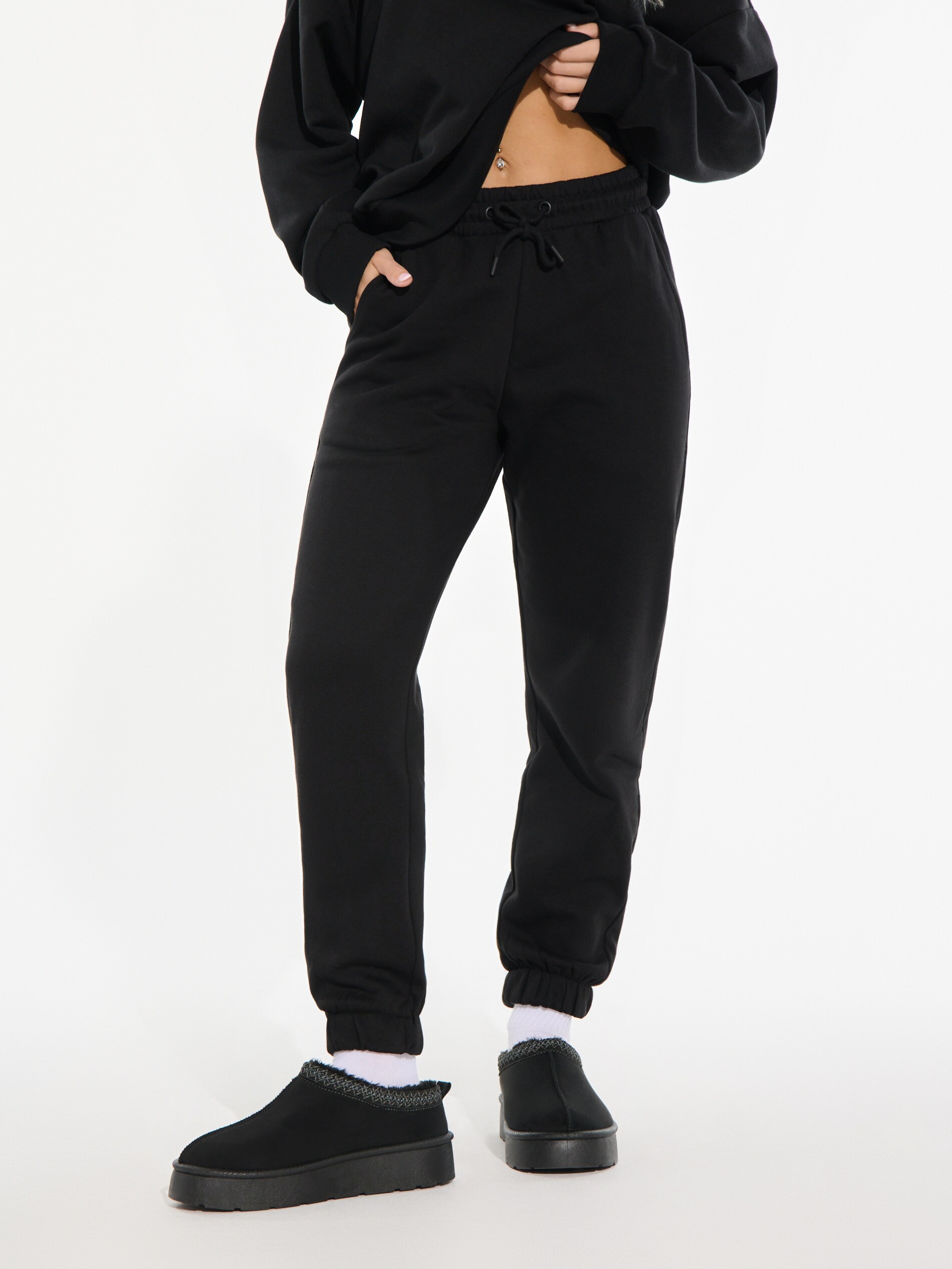 Sinsay - Παντελόνι φόρμας - μαυρο φωτογραφία