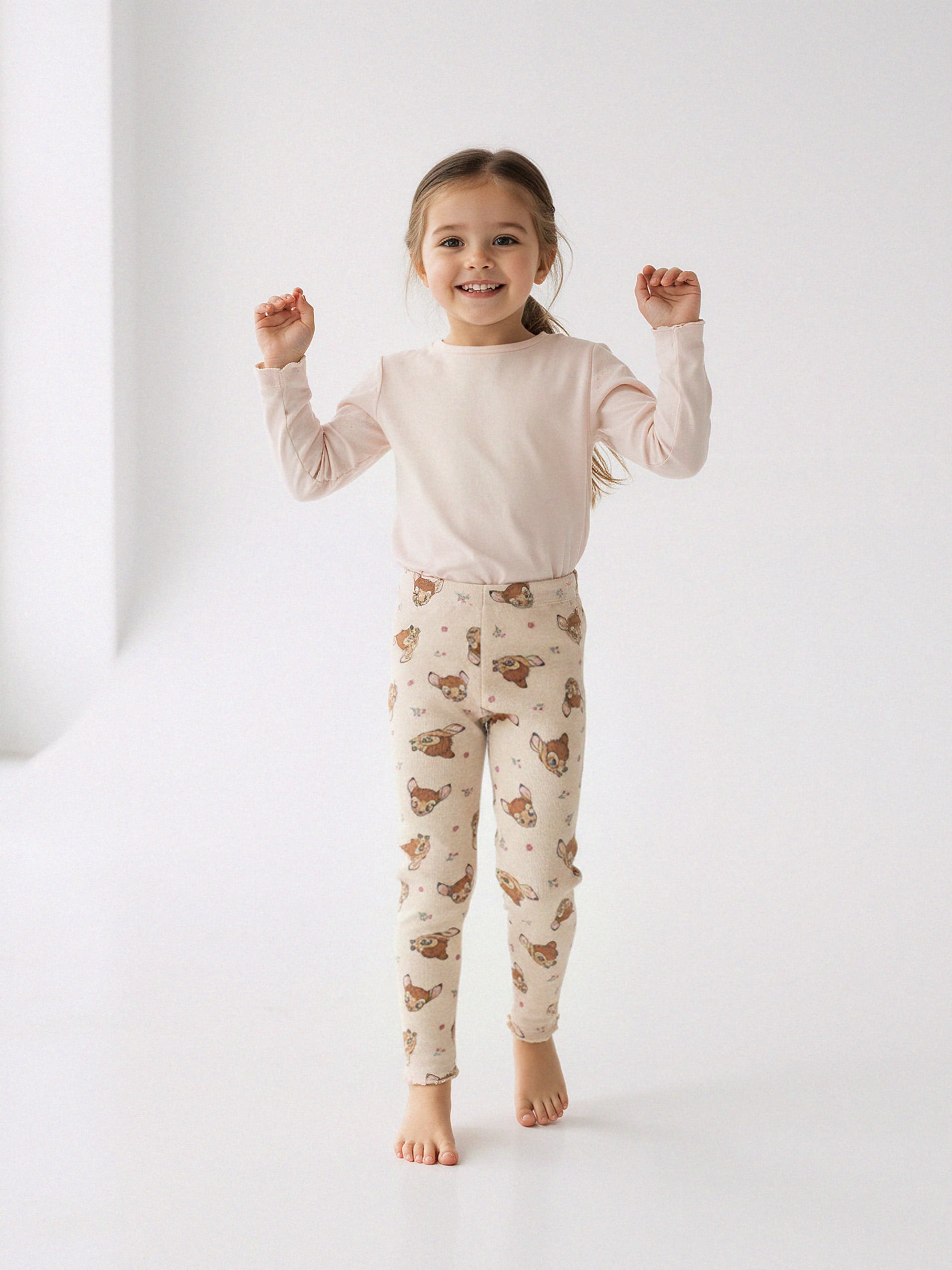 Sinsay - Bawełniane legginsy ze wzorem Bambi - beżowy