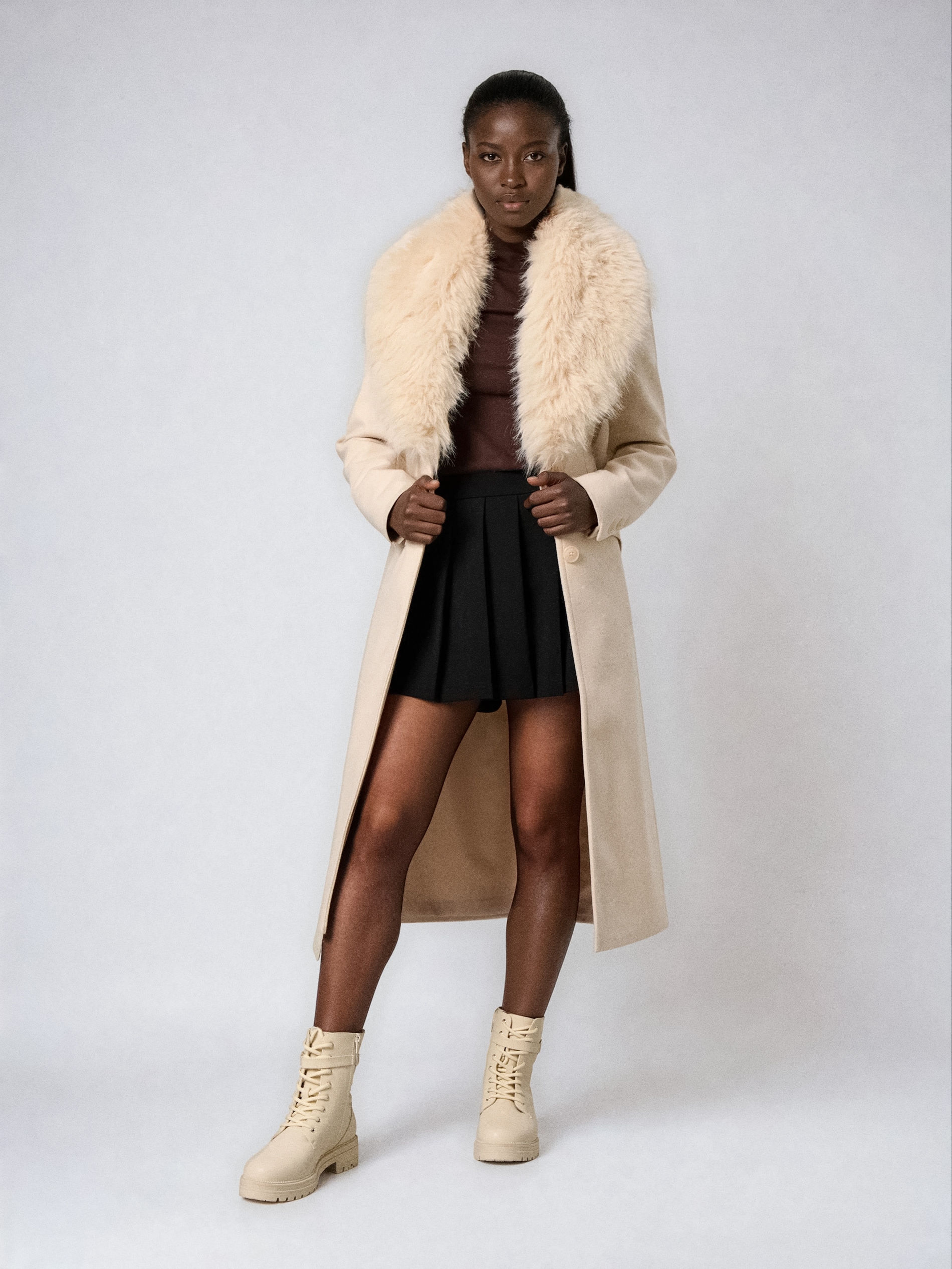 Sinsay - Μπότες αστραγάλου από δερματίνη - κρεμ φωτογραφία