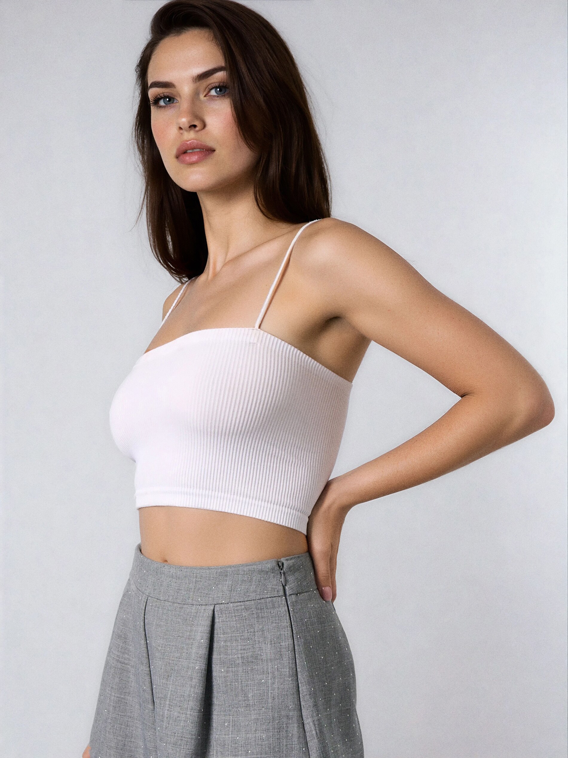 Sinsay - Σορτς με κρύσταλλα - ανοιχτό γκρι φωτογραφία