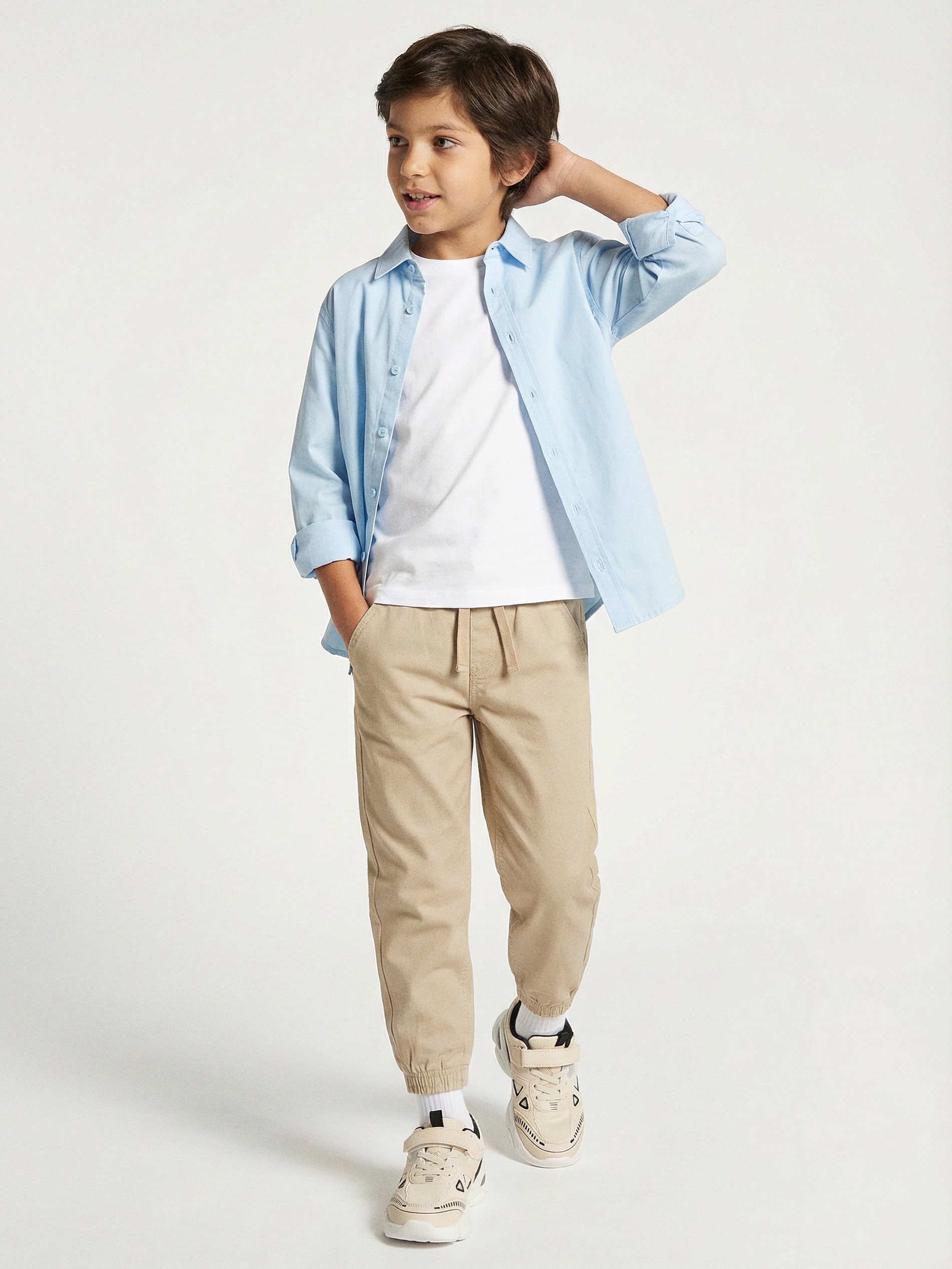 Sinsay - Spodnie joggery slim z twillu o miękkim wykończeniu - beżowy