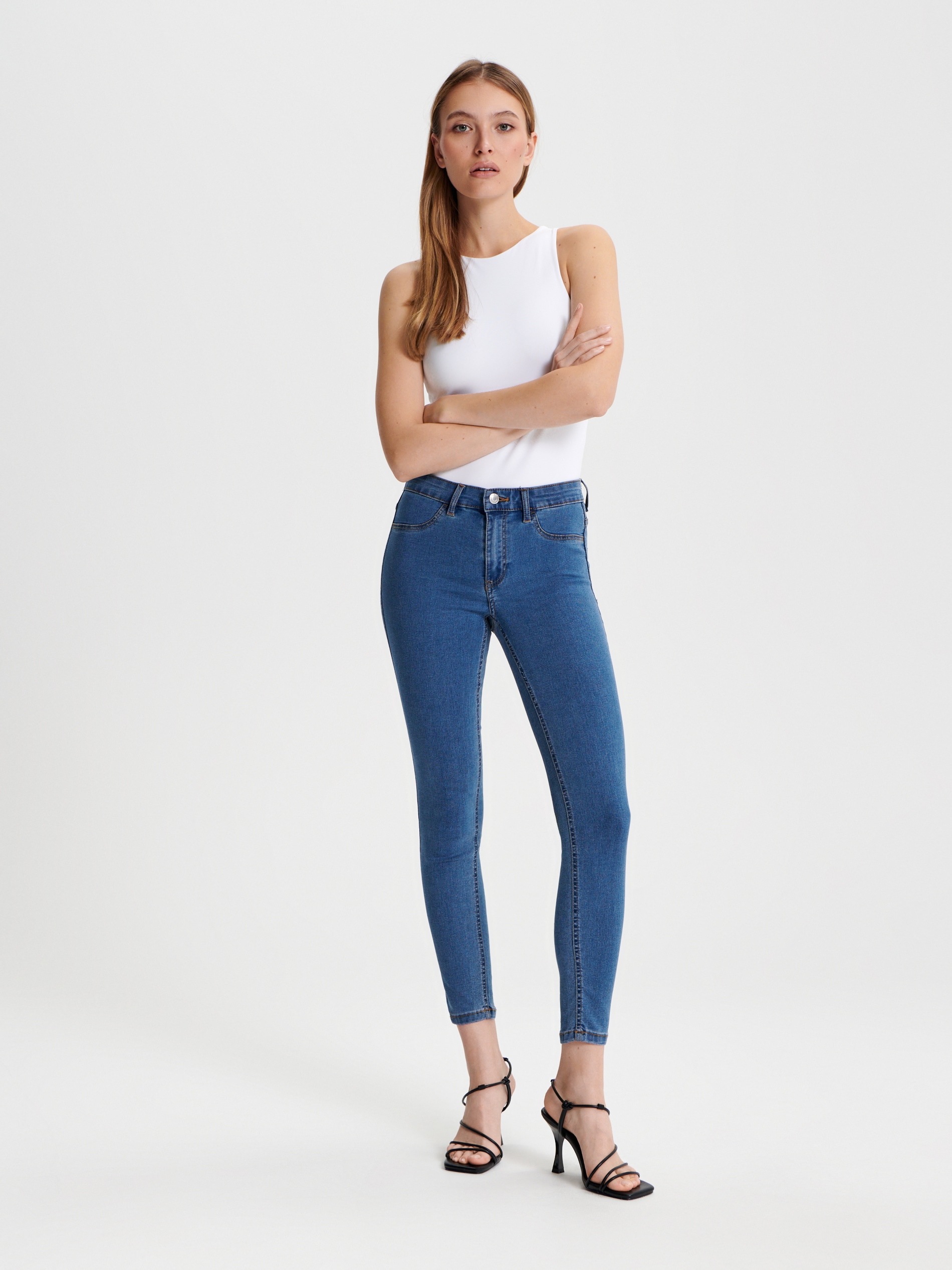 Sinsay - Τζιν παντελόνι skinny με κανονική μέση - μπλε τζιν φωτογραφία