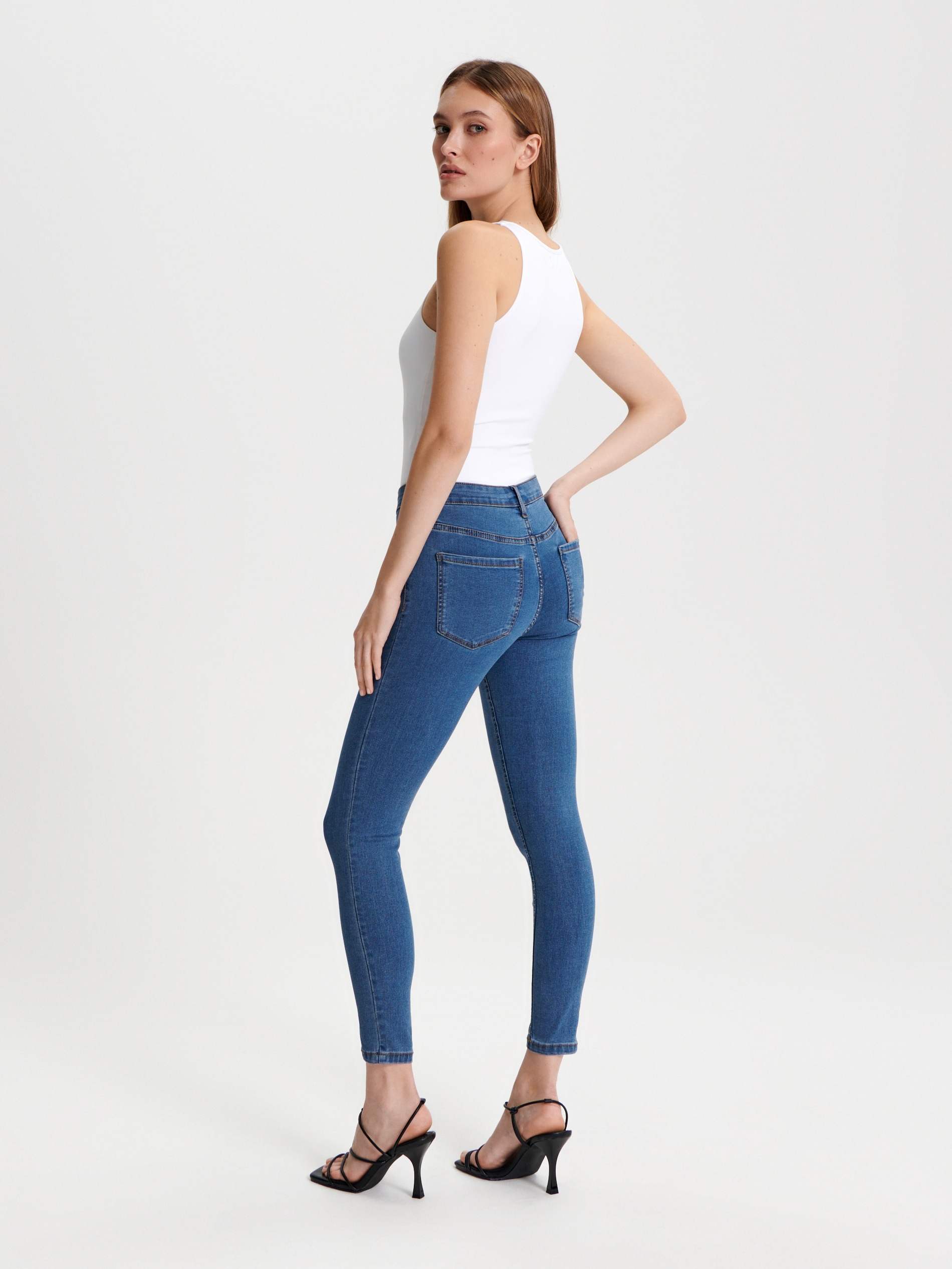 Sinsay - Τζιν παντελόνι skinny με κανονική μέση - μπλε τζιν φωτογραφία