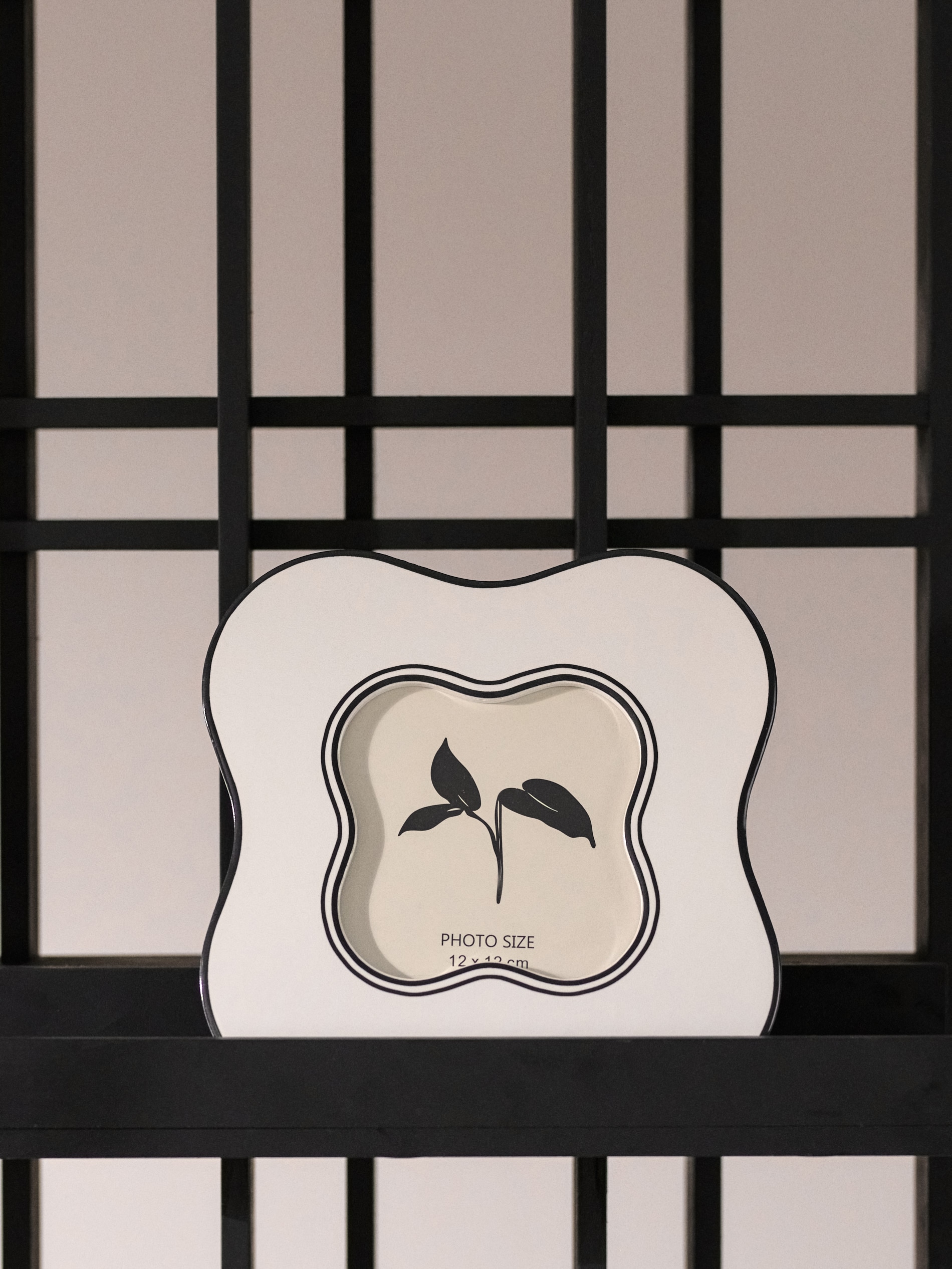 Sinsay - Διακοσμητική κορνίζα σε ασυνήθιστο σχήμα - κρεμ φωτογραφία