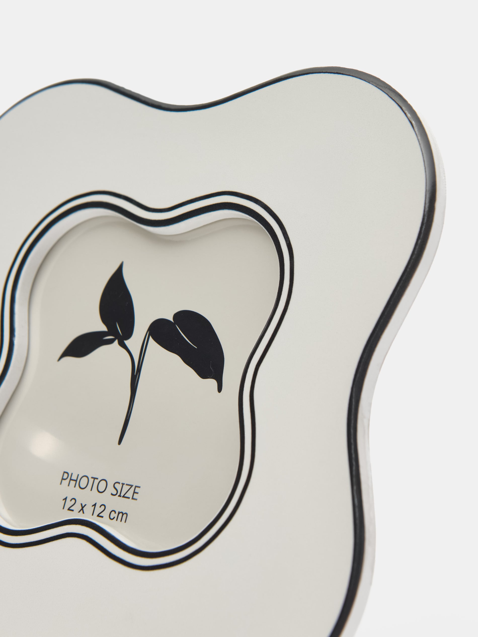 Sinsay - Διακοσμητική κορνίζα σε ασυνήθιστο σχήμα - κρεμ φωτογραφία