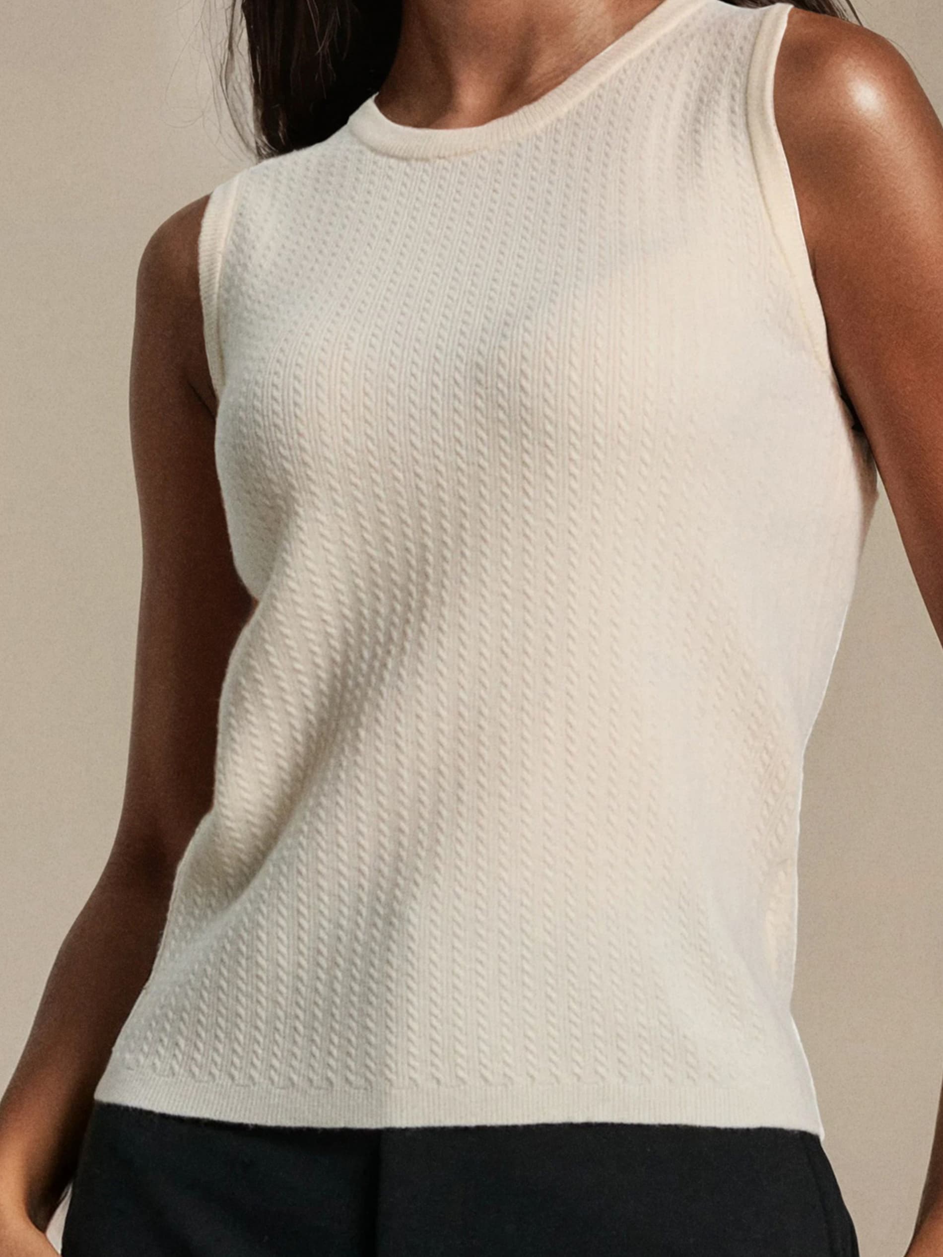 Sinsay - Strukturalna bluzka bez rękawów - kremowy