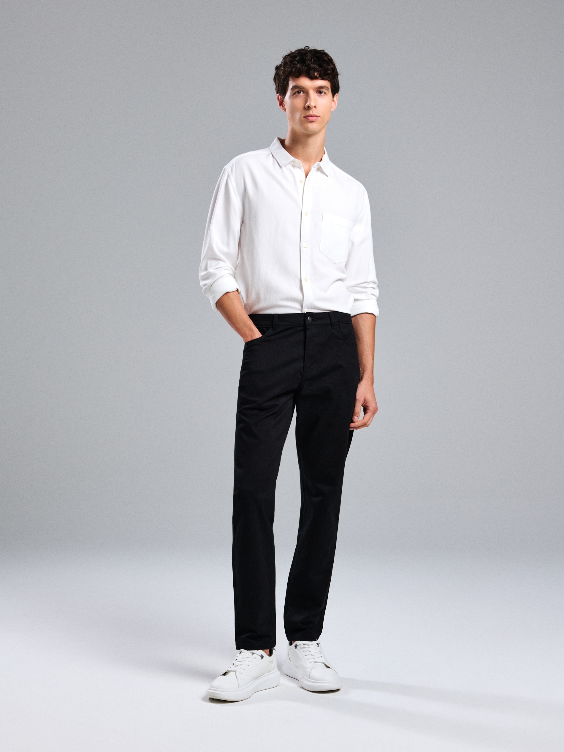 Sinsay - Spodnie slim - czarny