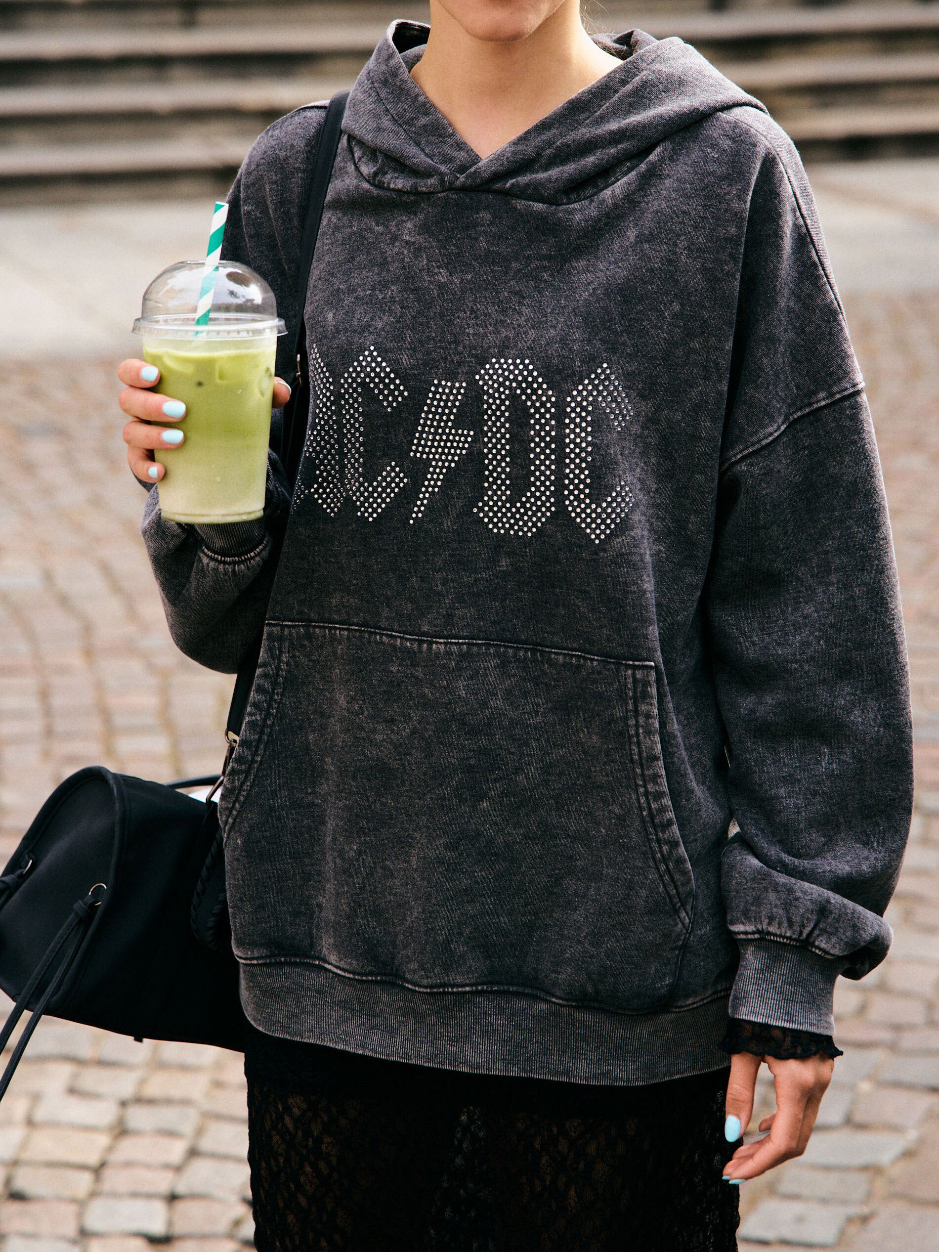 Sinsay - Bluza hoodie z efektem sprania AC/DC - czarny