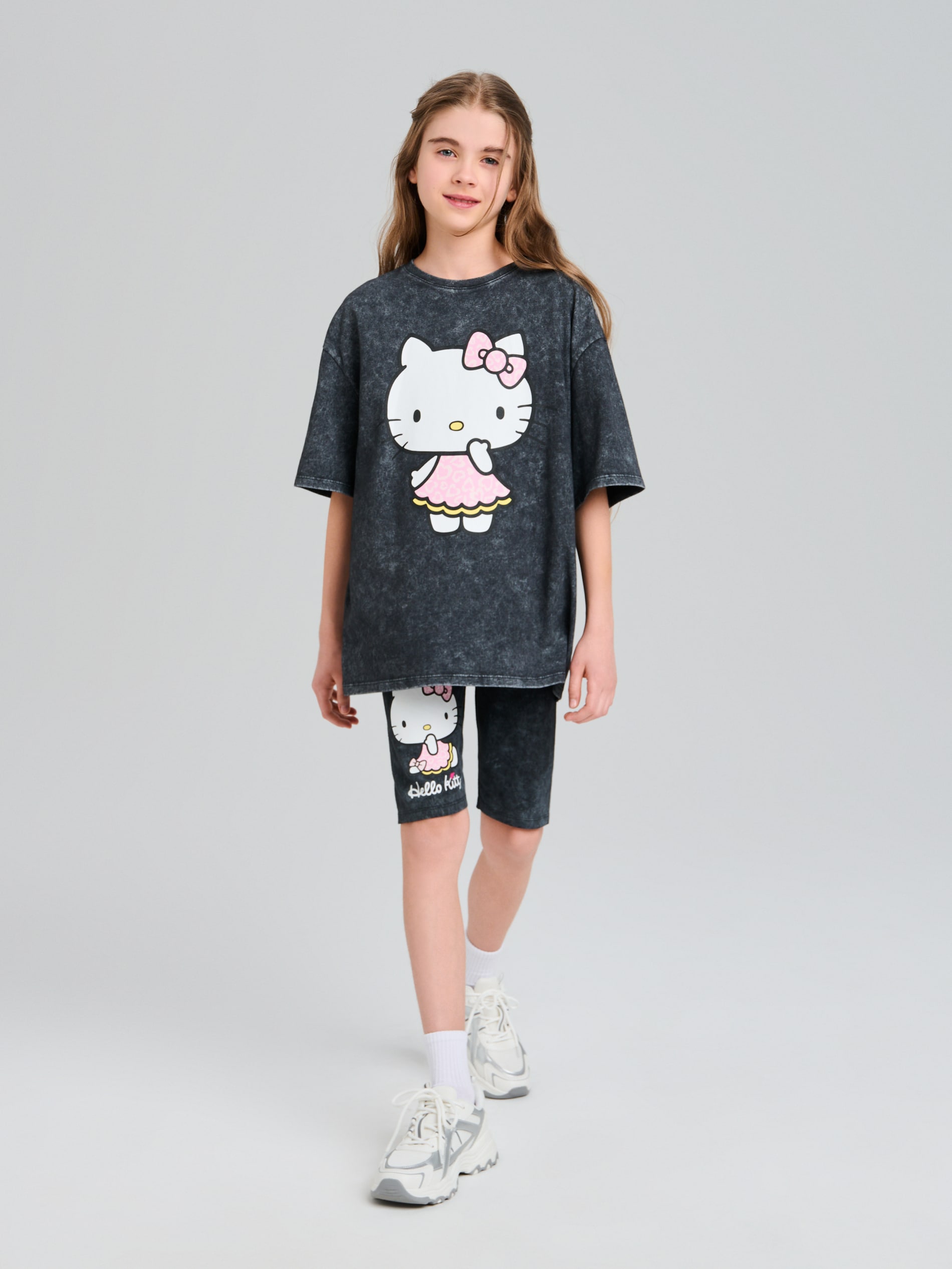 Sinsay - Krótkie legginsy Hello Kitty - czarny