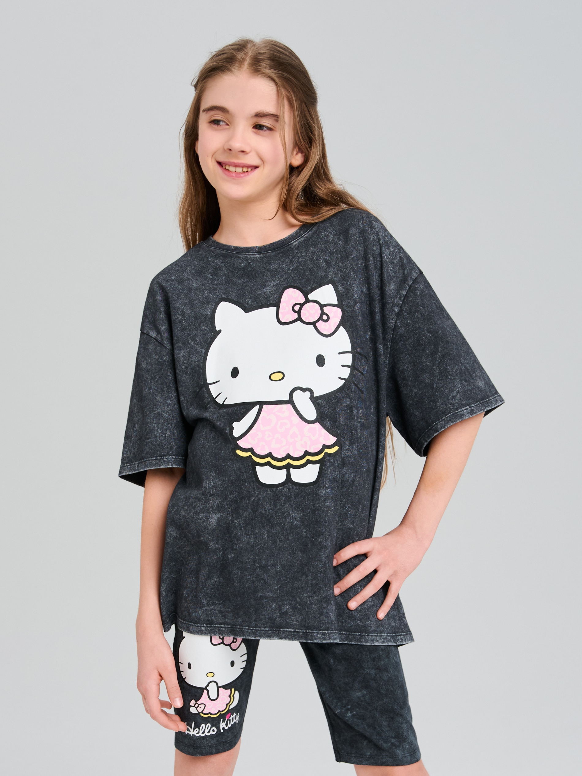 Sinsay - Krótkie legginsy Hello Kitty - czarny