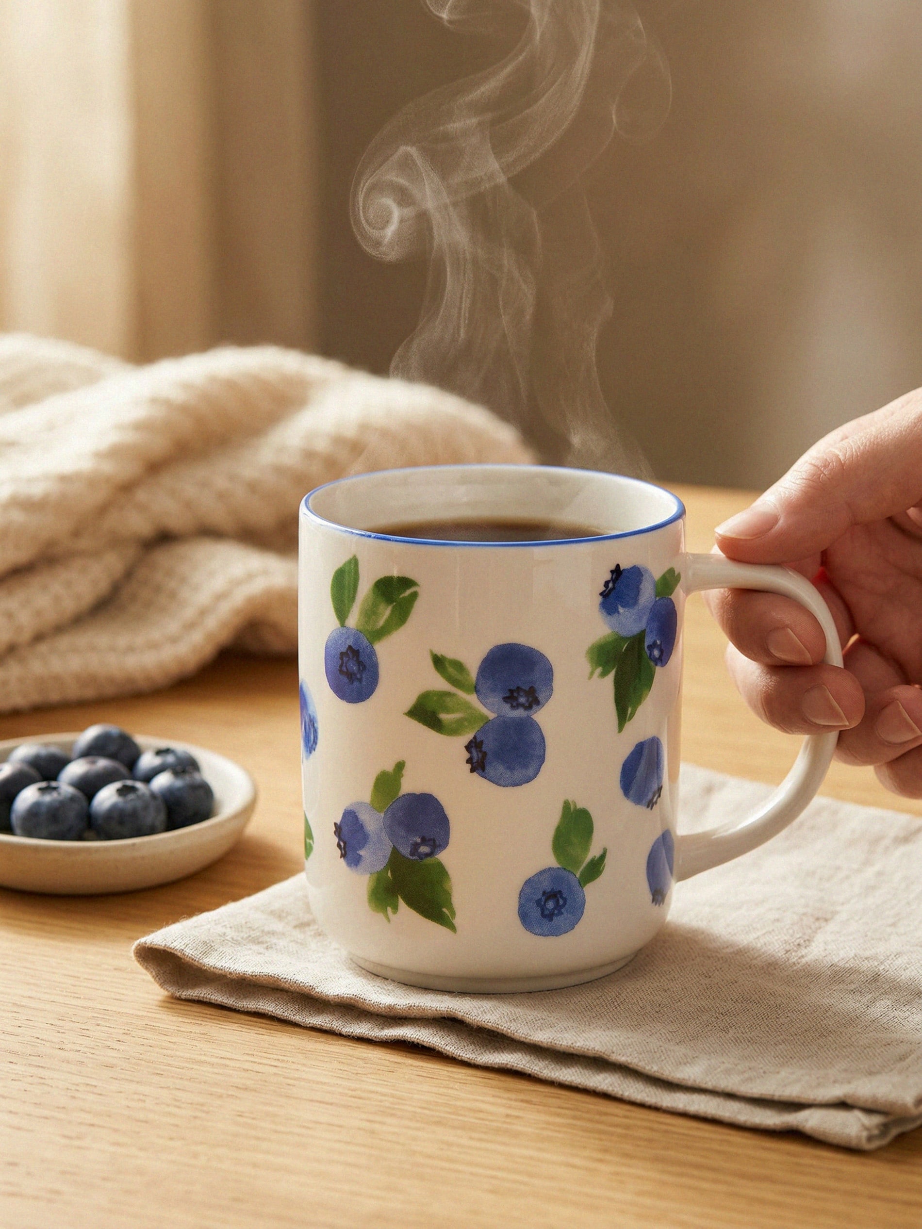 Ceramiczny kubek z motywem borówek