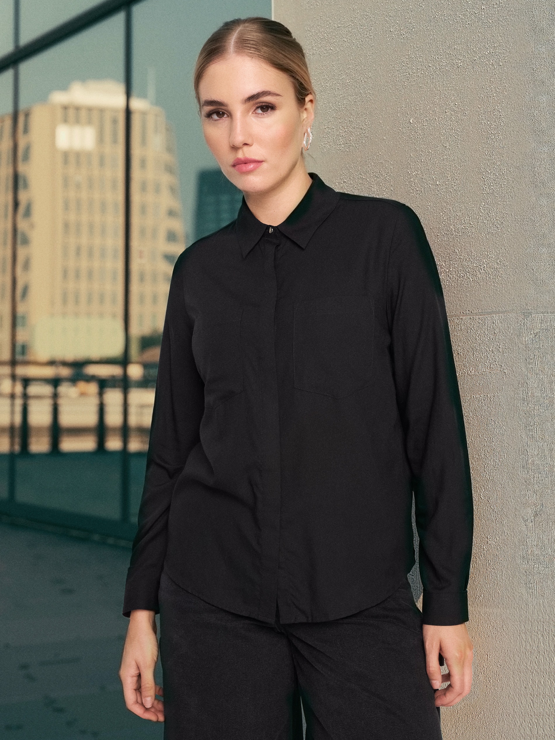 Sinsay - Wiskozowa koszula z kieszeniami - czarny