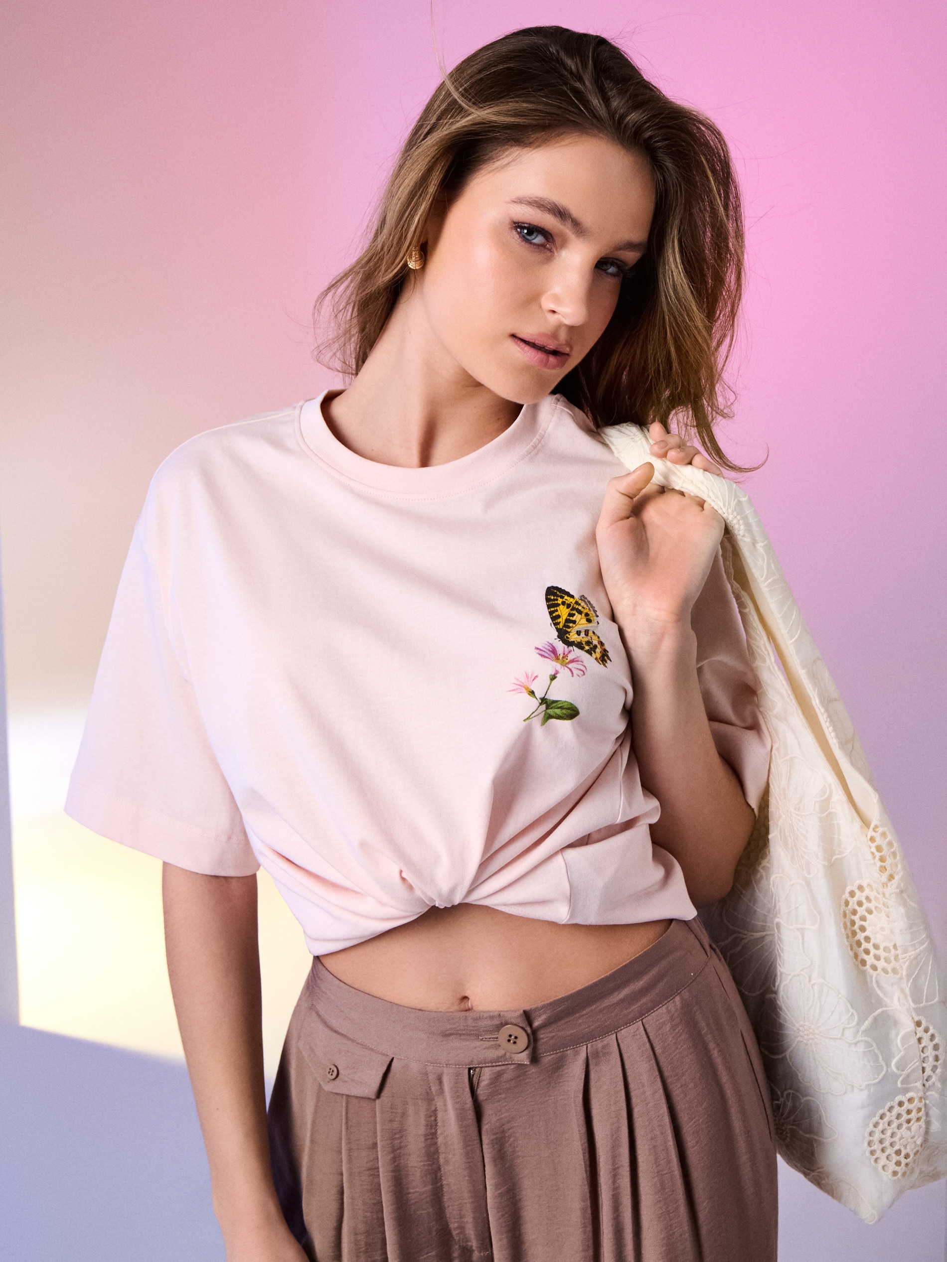 Sinsay - Bawełniana koszulka z nadrukiem motyli - różowy