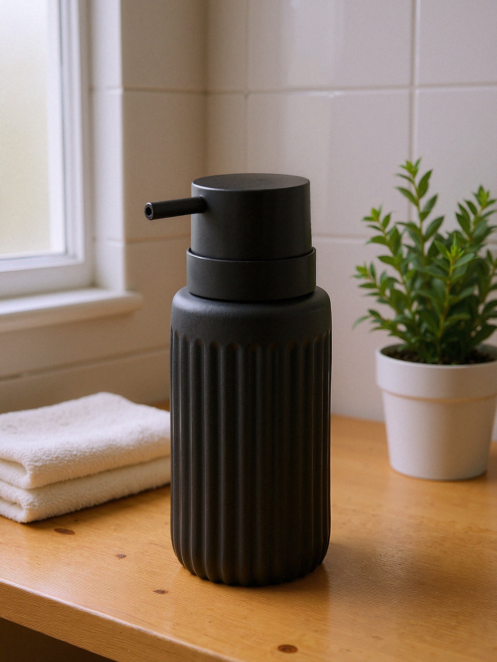 Sinsay - Διανεμητής σαπουνιού - μαυρο φωτογραφία