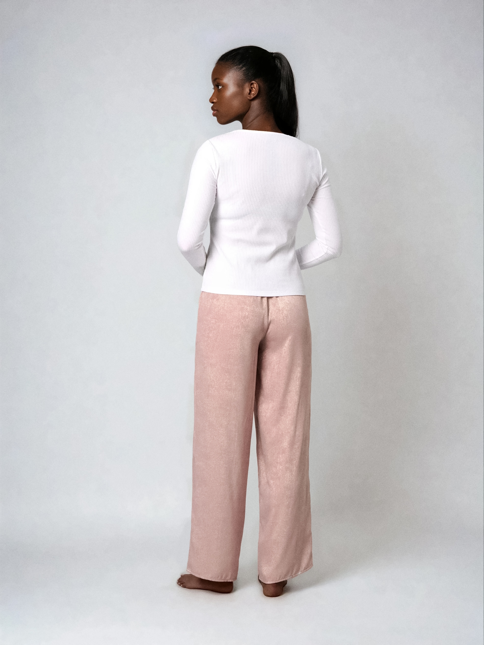 Sinsay - Πιτζάμα με μακρύ μανίκι και παντελόνι από ελαφρύ ύφασμα Barbie - κρεμ φωτογραφία