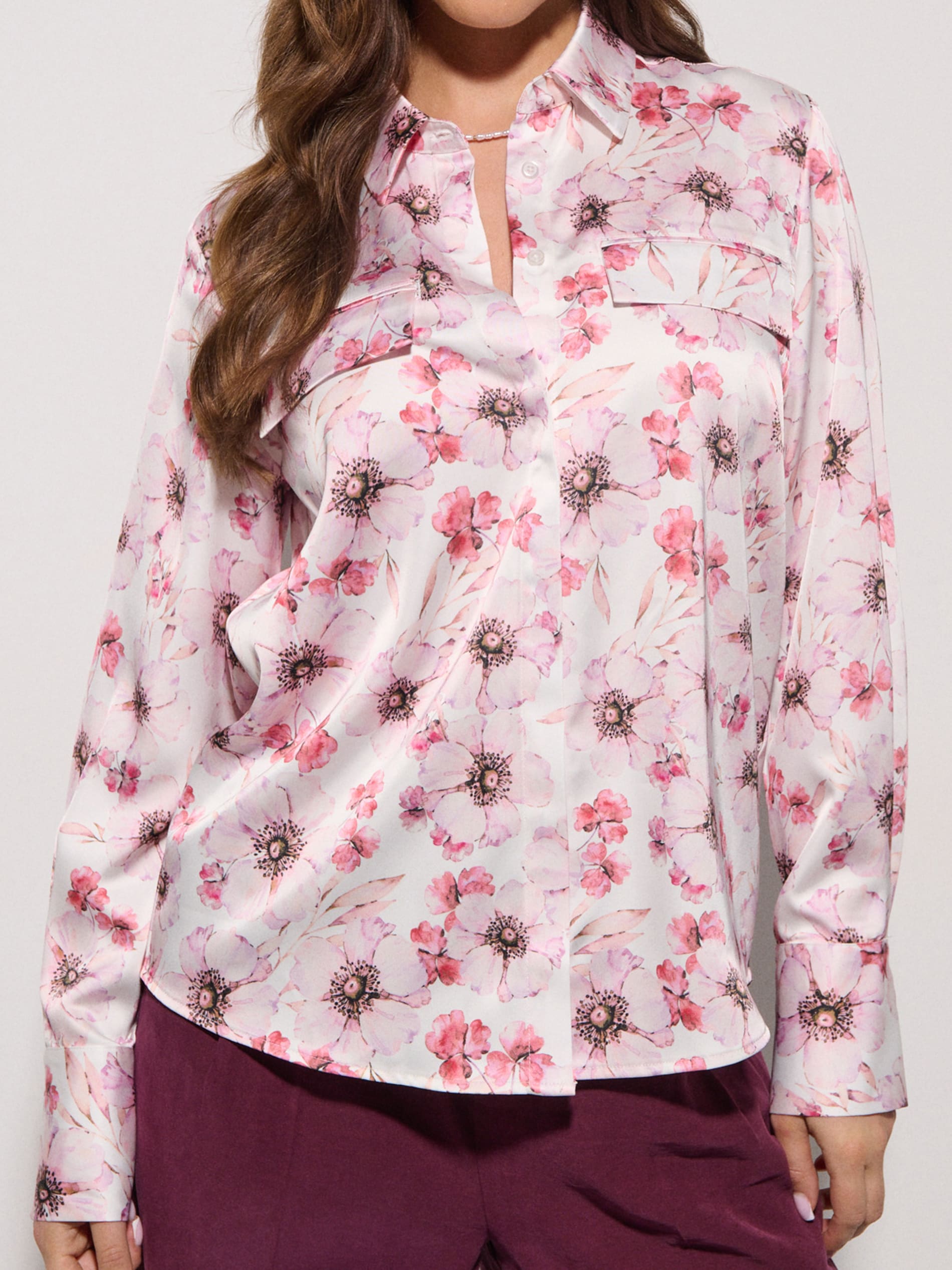 Sinsay - Satynowa koszula z kieszeniami w kwiaty - wielobarwny