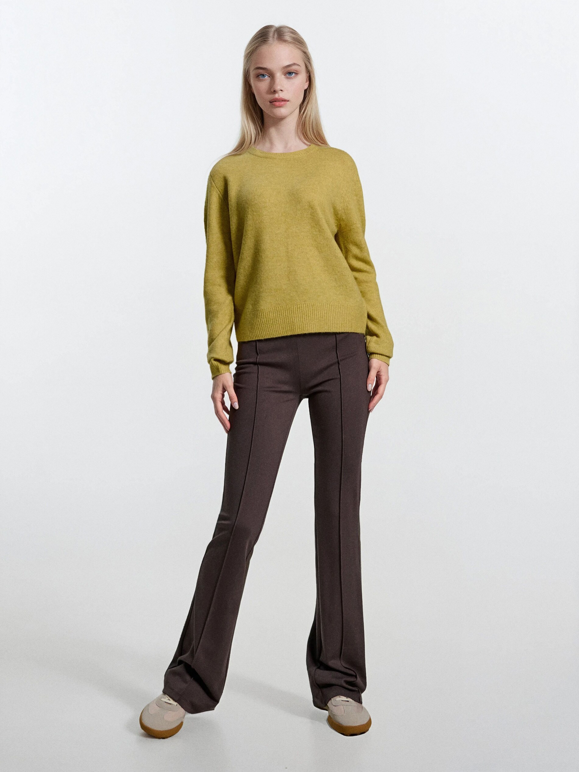 Sinsay - Πλεκτό παντελόνι καμπάνα με ραφές - σκουρο καφέ φωτογραφία