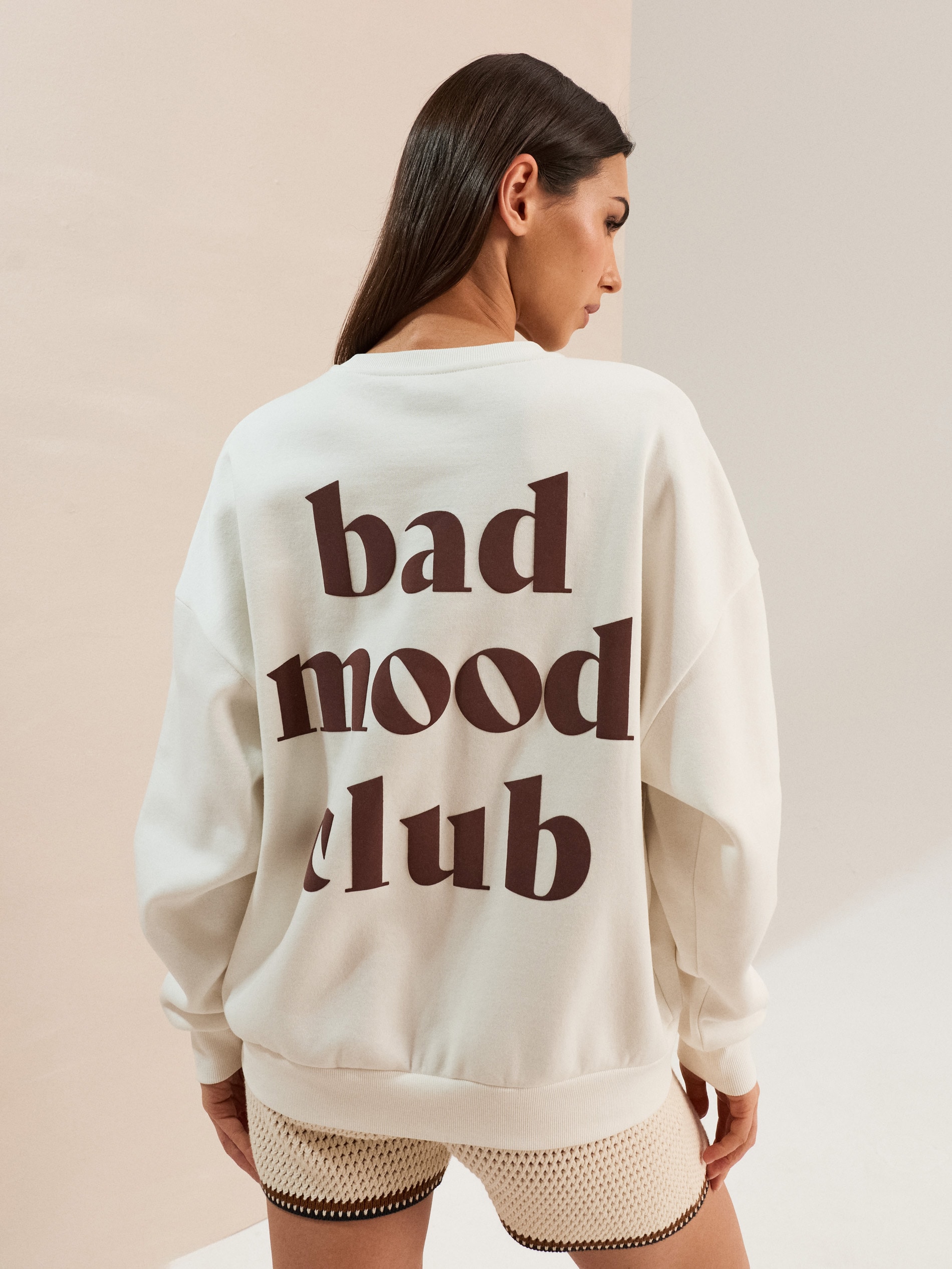Sinsay - Bluza crewneck z napisem na plecach - kremowy