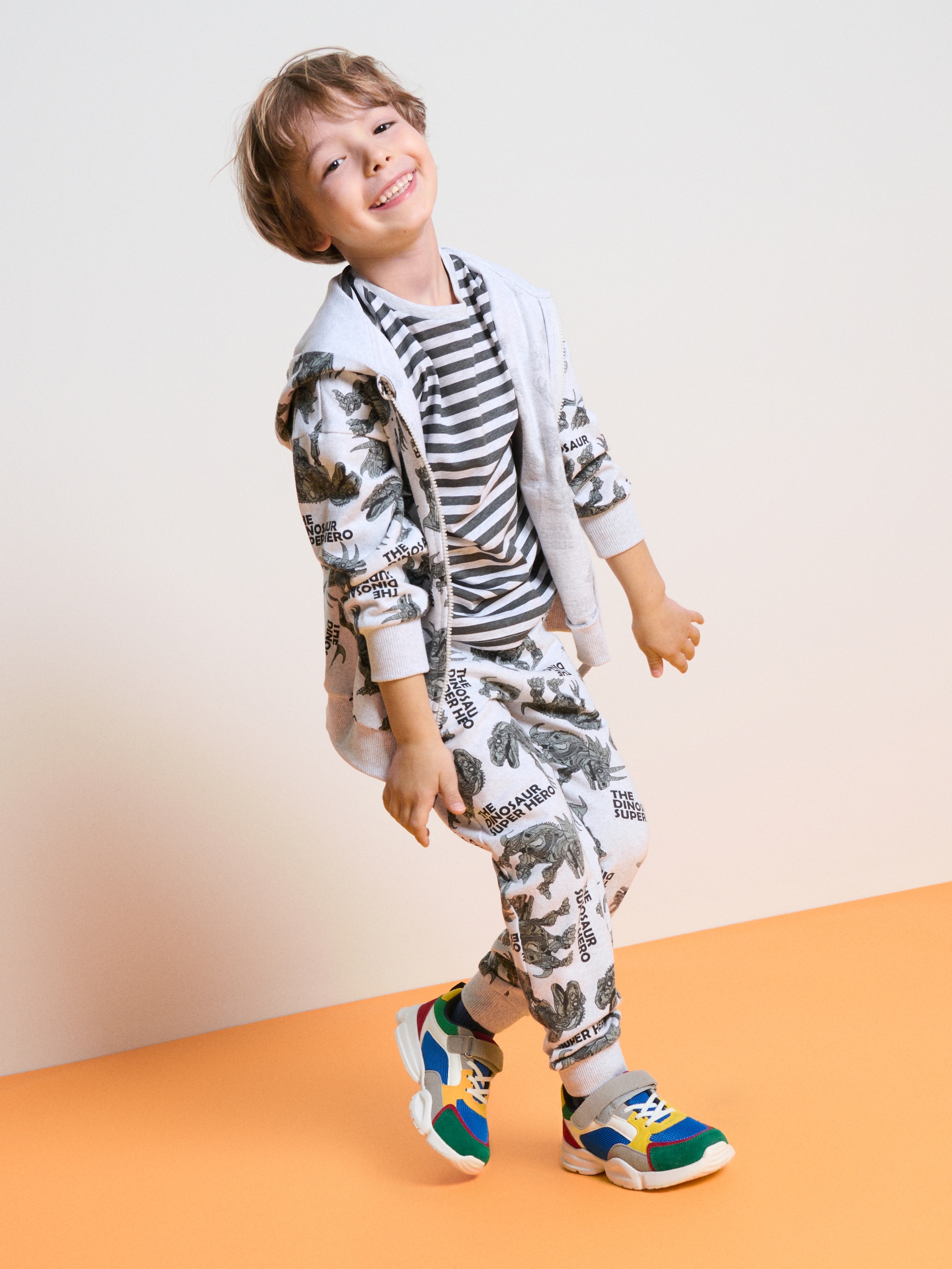 Sinsay - Bluza dresowa z kapturem w dinozaury - szary