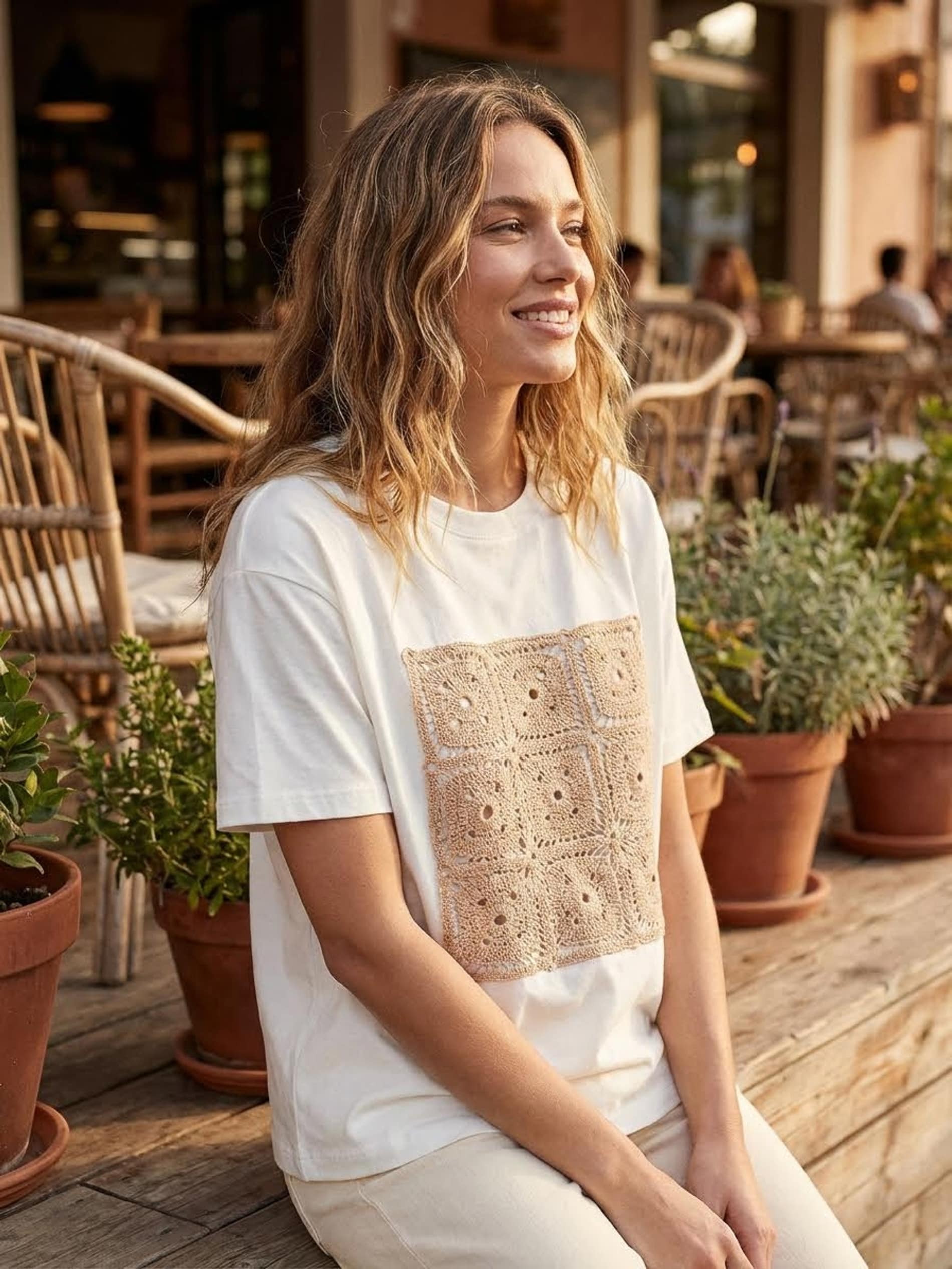 Sinsay - Bawełniana koszulka z aplikacją 3D - kremowy