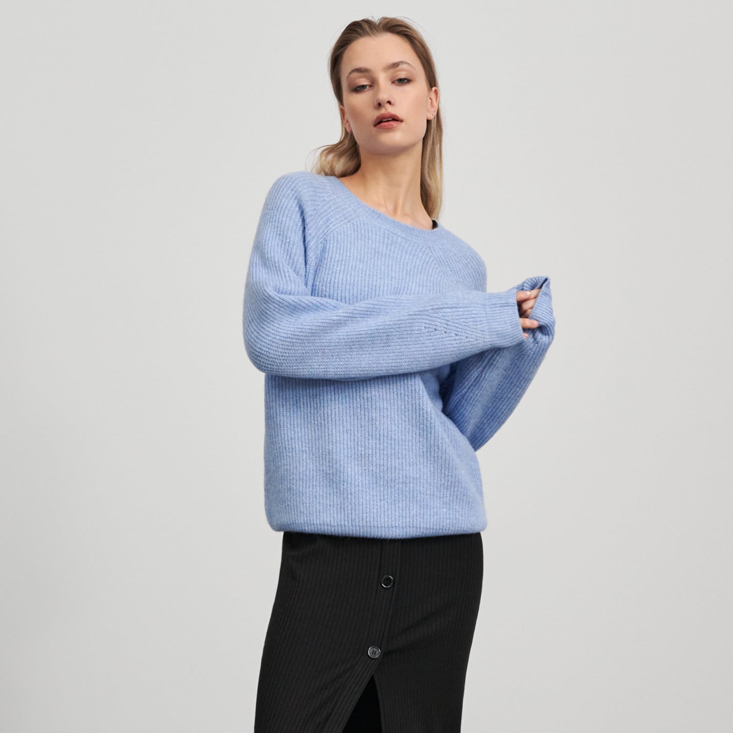 E-shop Sinsay - Mäkký úpletový sveter - Modrá
