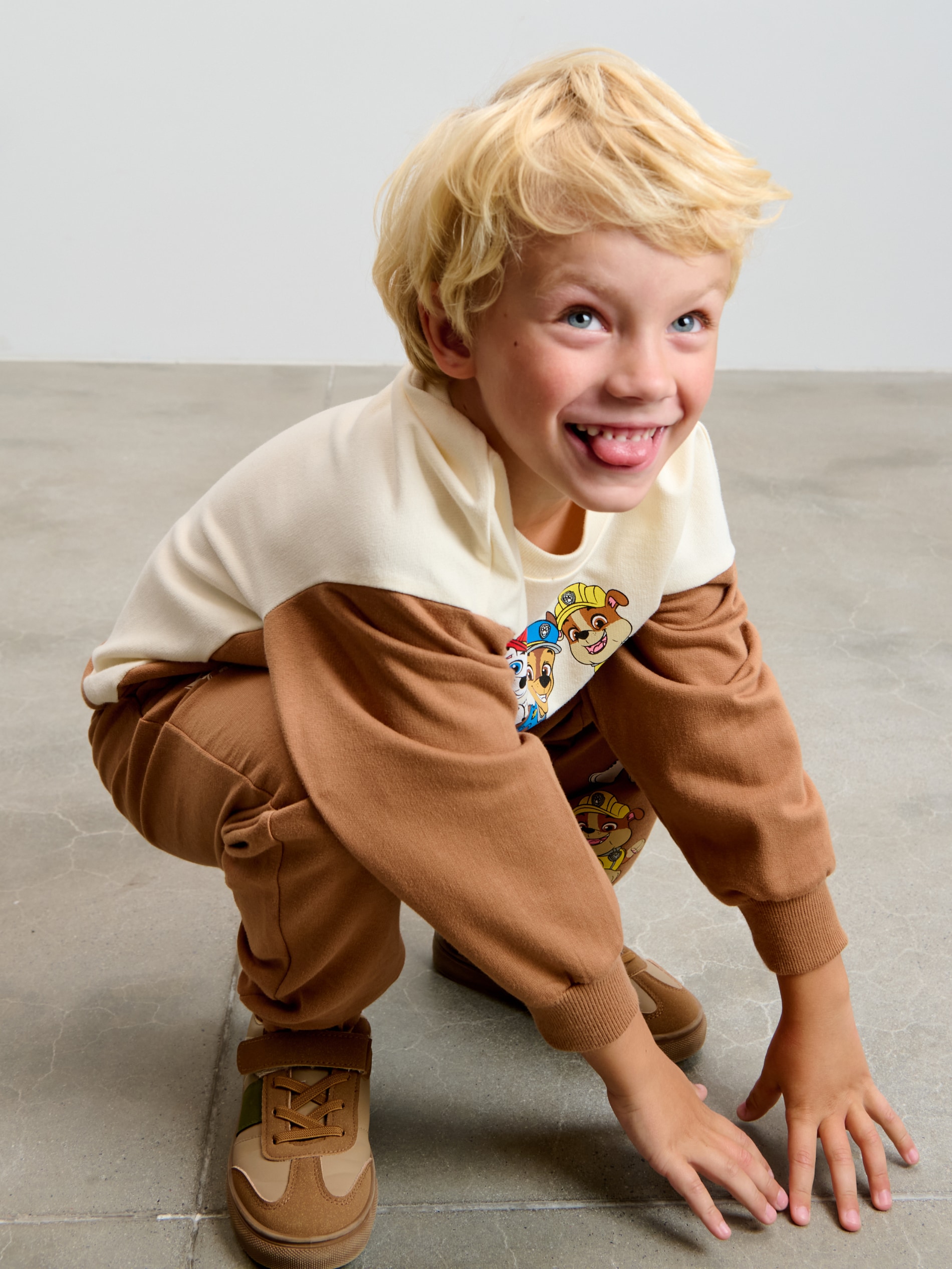 Sinsay - Παντελόνι jogger PAW Patrol - σκουρο καφε φωτογραφία