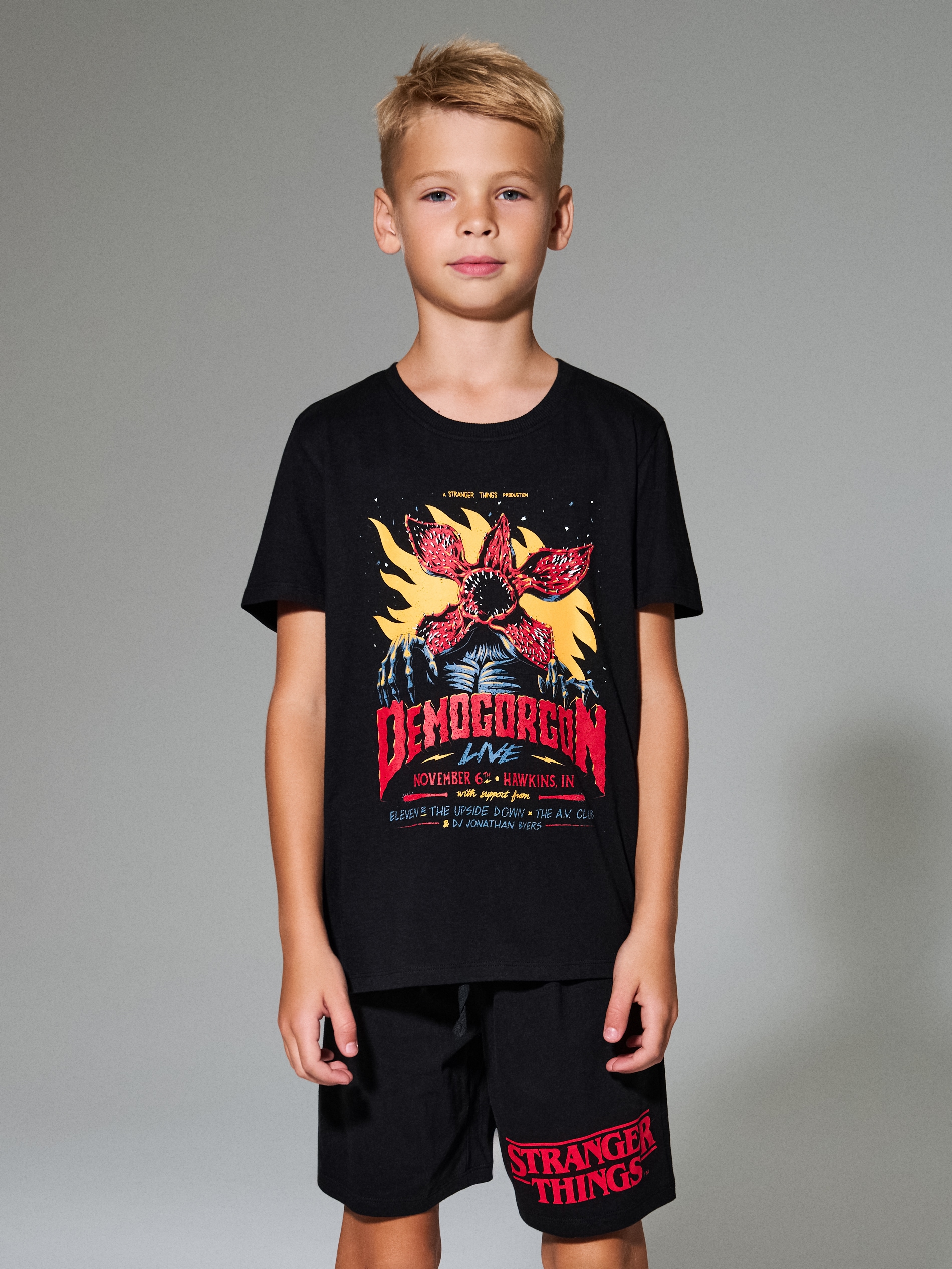 Sinsay - Piżama dwuczęściowa Stranger Things - czarny