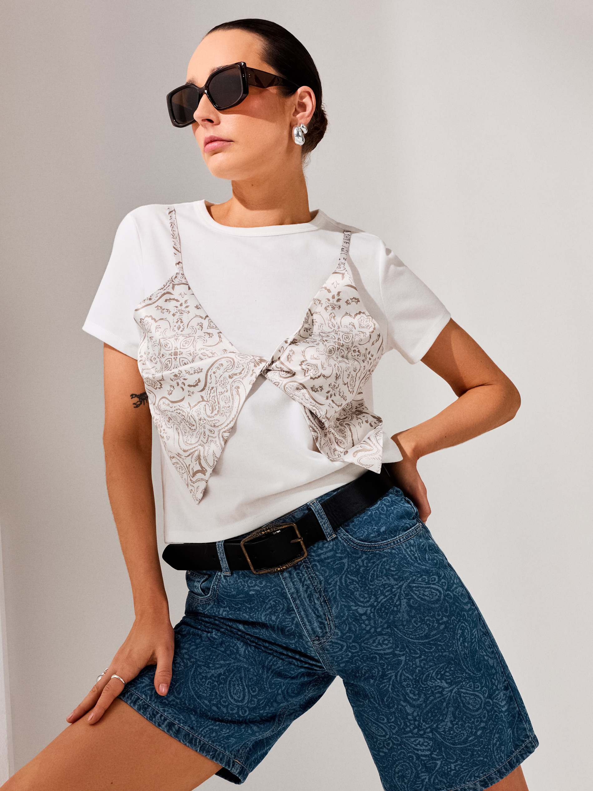 Koszulka z naszytym topem w print paisley