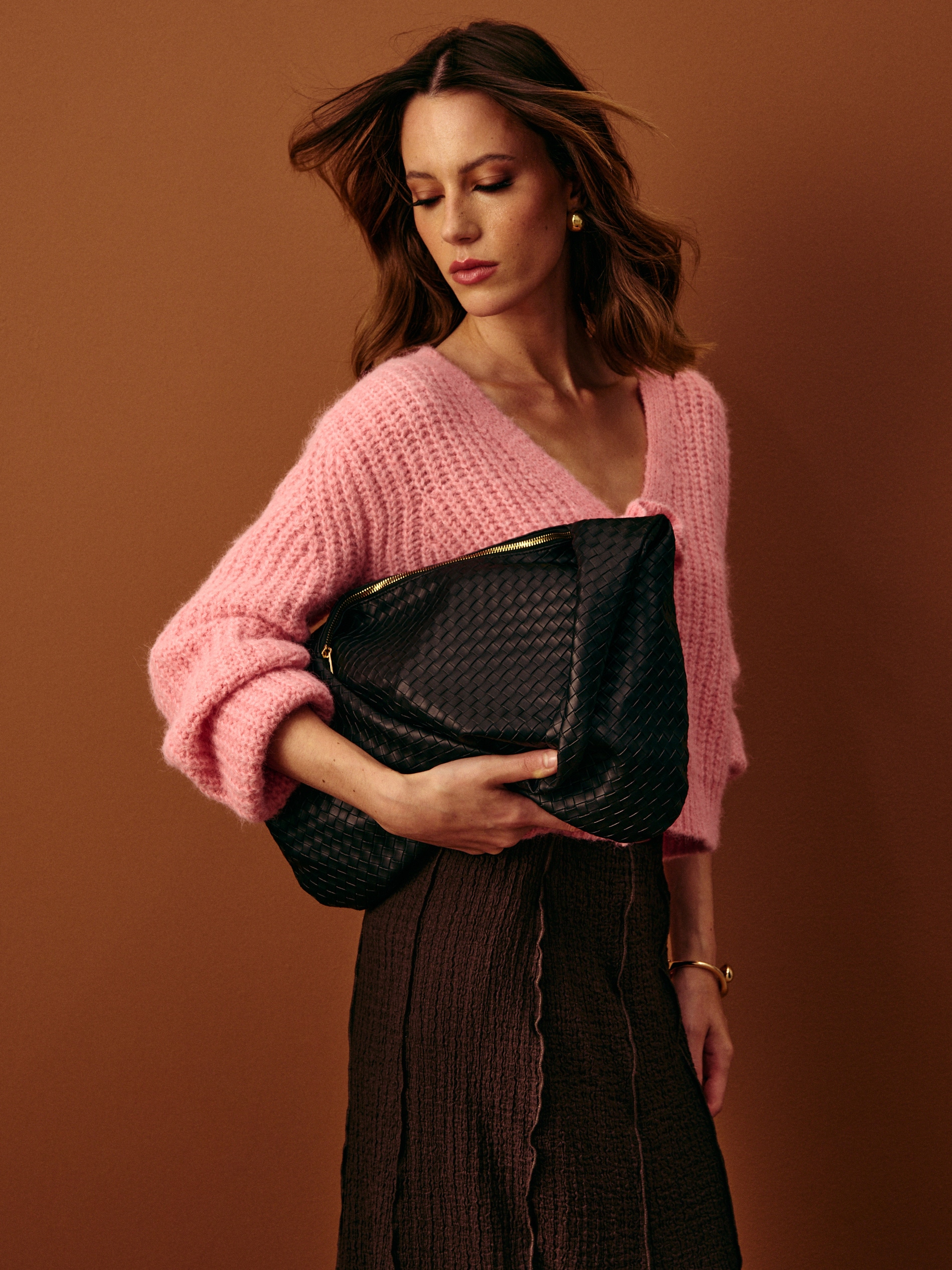 Sinsay - Τσάντα ώμου hobo από πλεκτό υλικό - μαυρο φωτογραφία