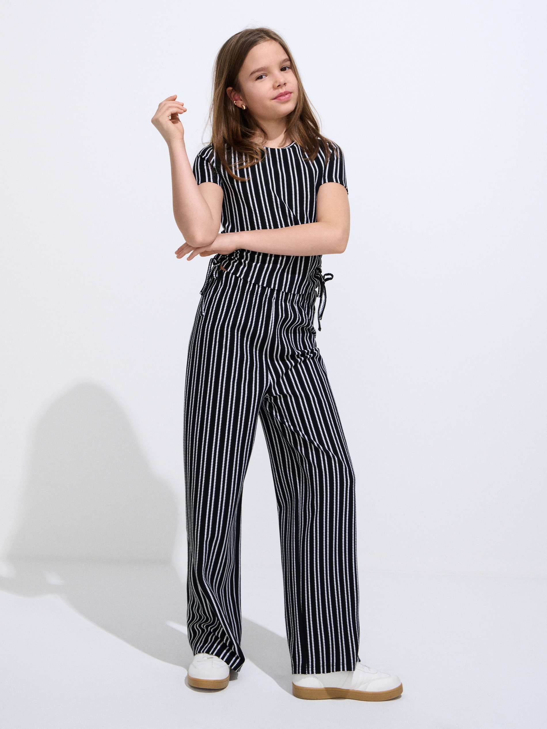 Sinsay - Komplet: koszulka i spodnie - wielobarwny