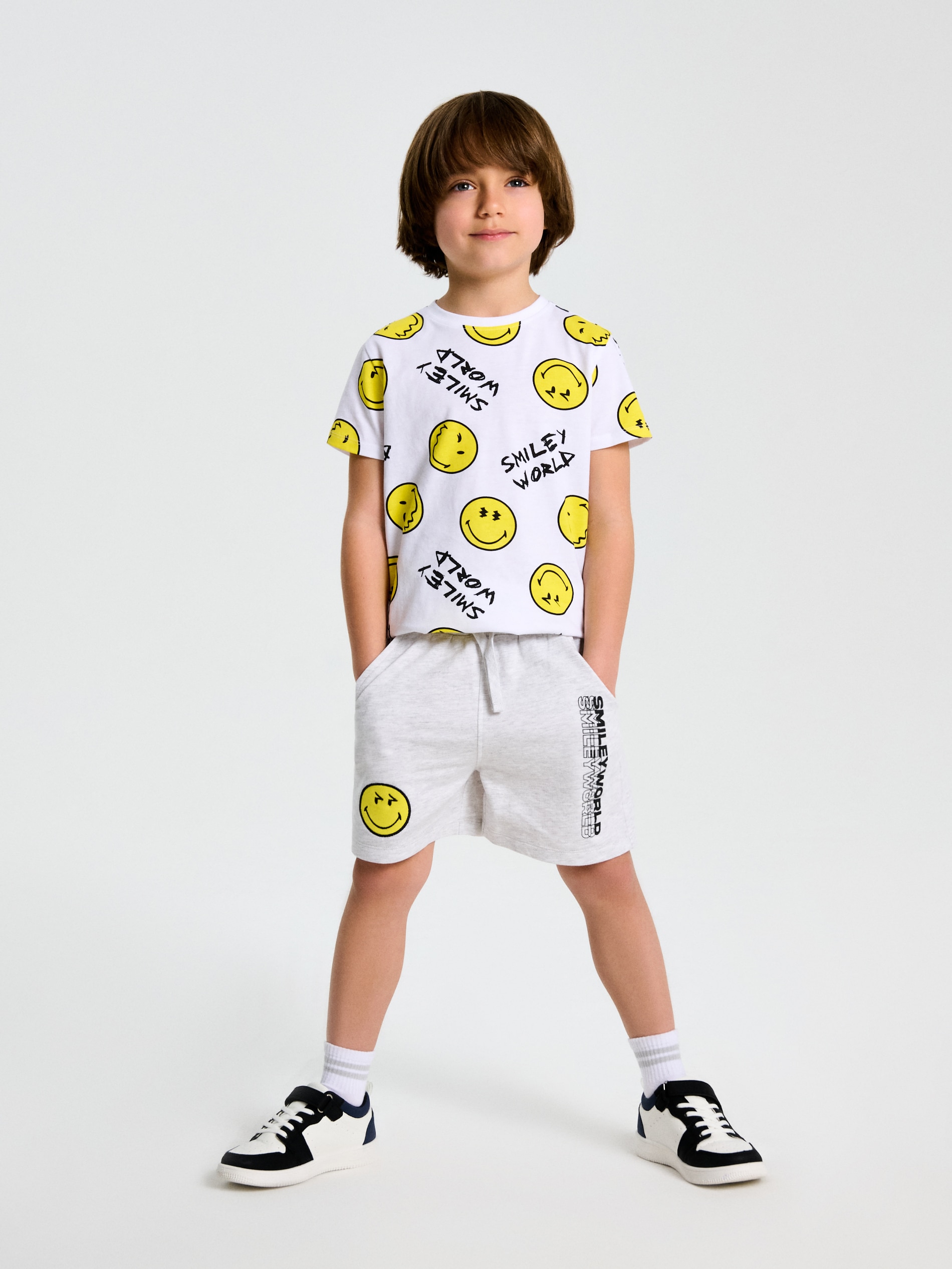 Sinsay - Szorty z ozdobnym haftem SmileyWorld® - szary